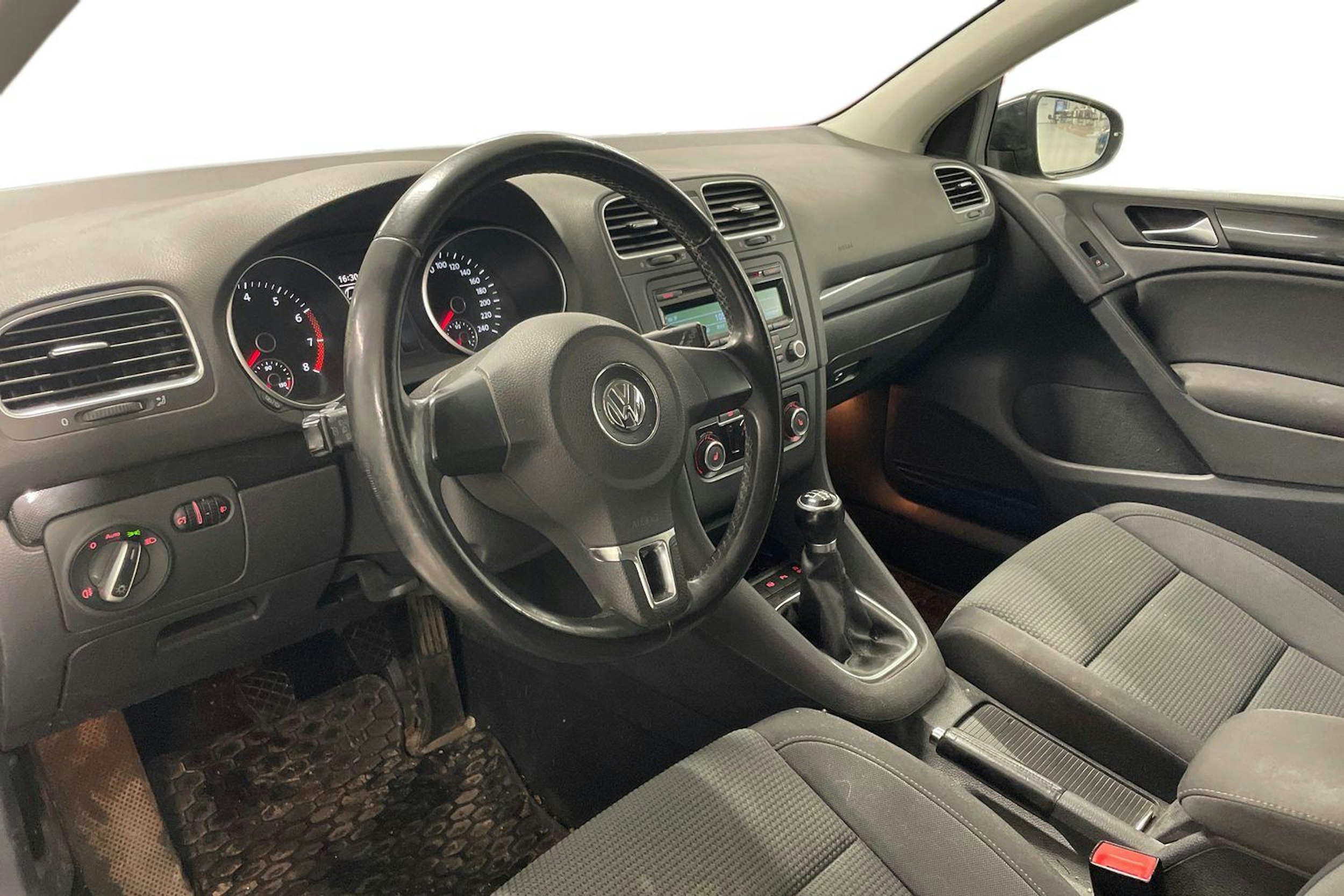 musta Volkswagen Golf 2012 kuva 7.