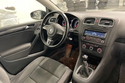 musta Volkswagen Golf 2012 kuva 16.