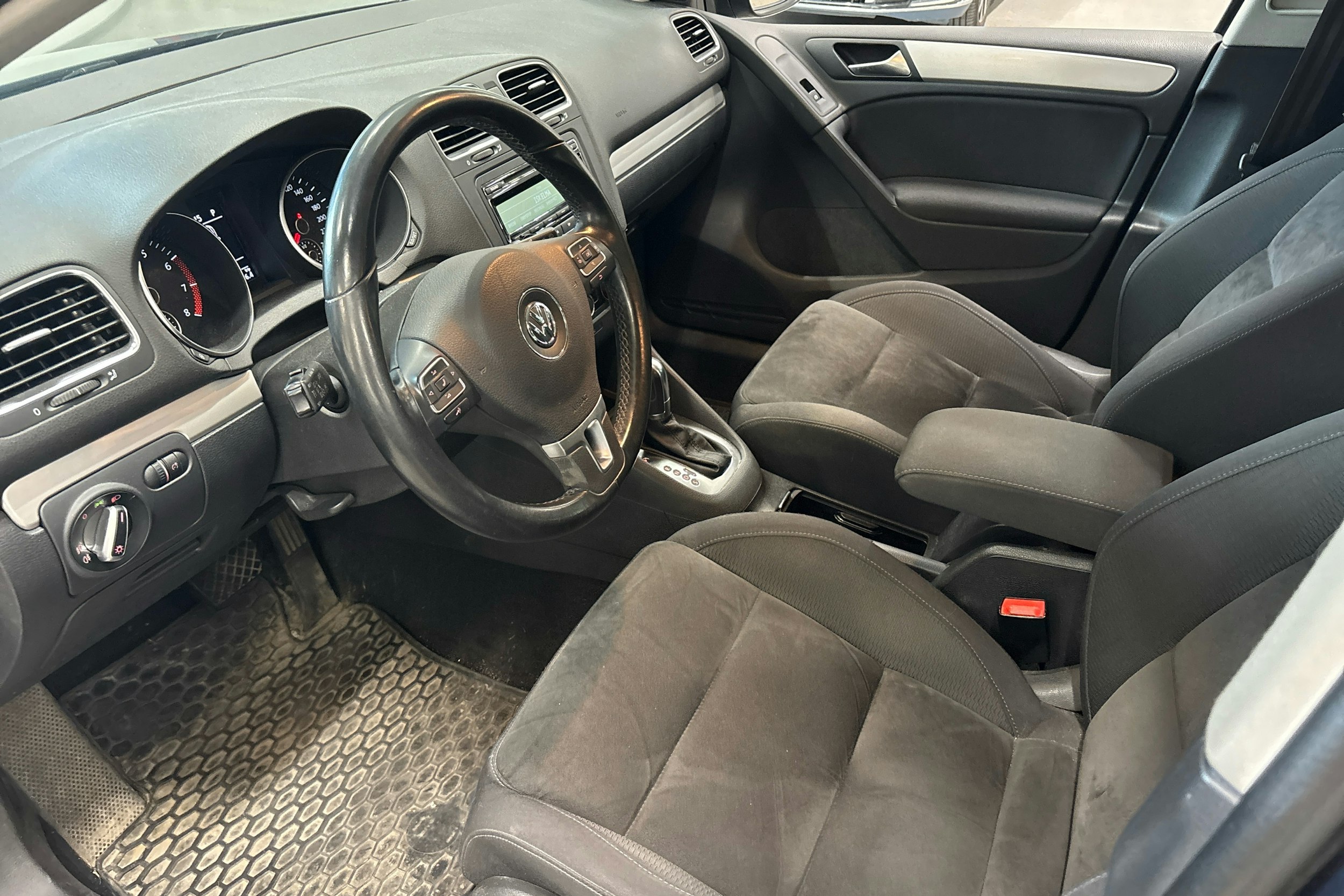 sininen Volkswagen Golf 2012 kuva 3.