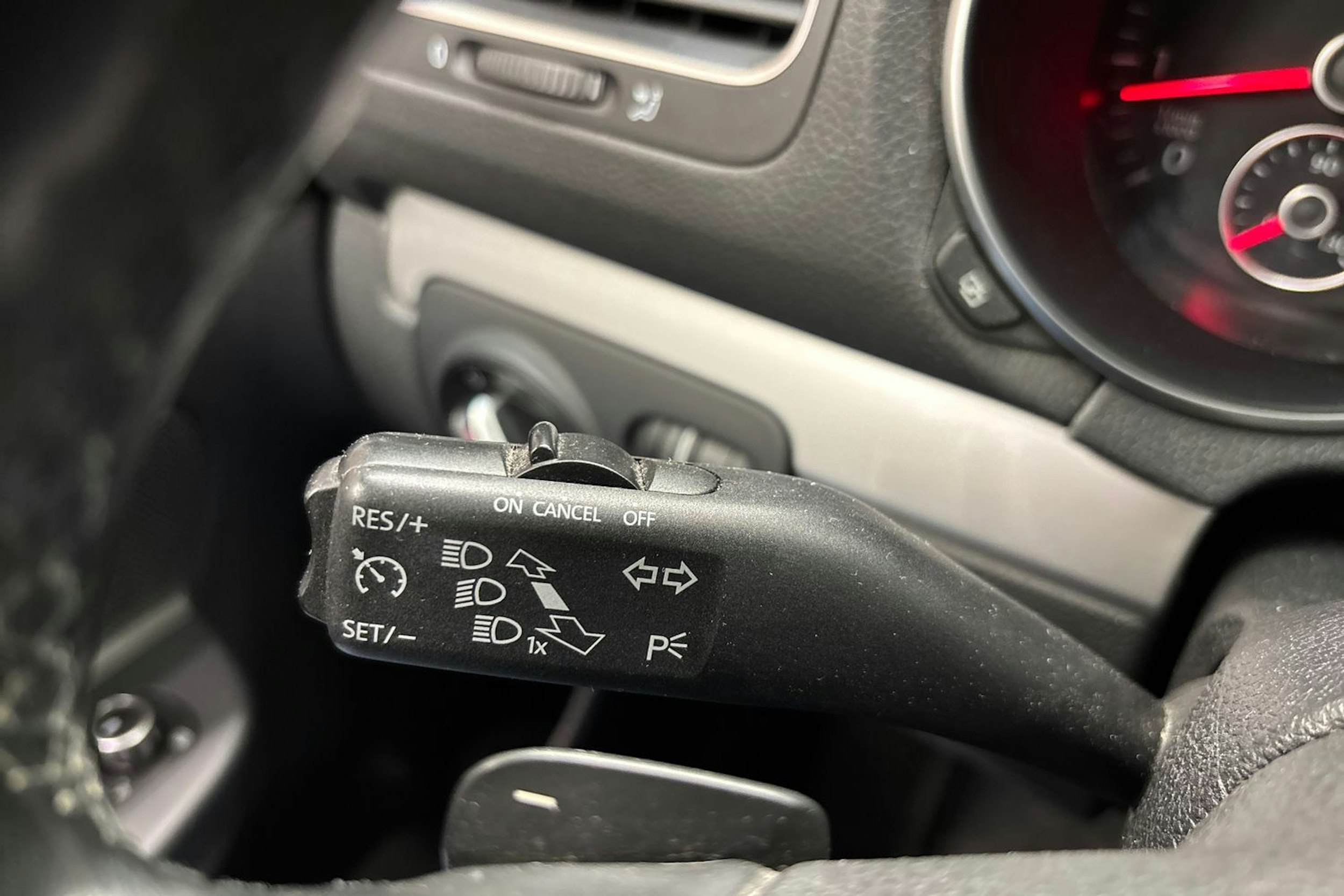 harmaa Volkswagen Golf 2012 kuva 16.