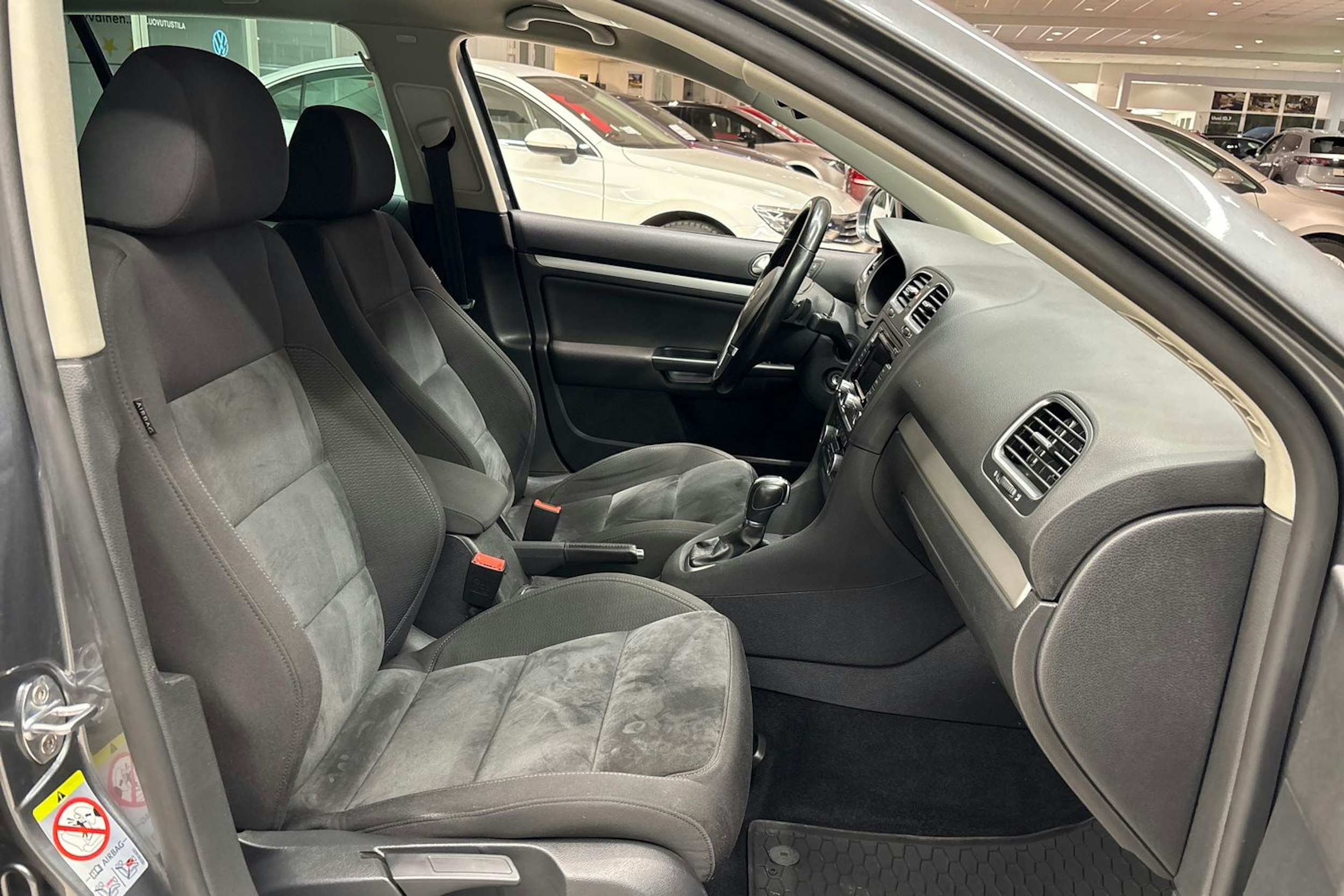 harmaa Volkswagen Golf 2012 kuva 24.