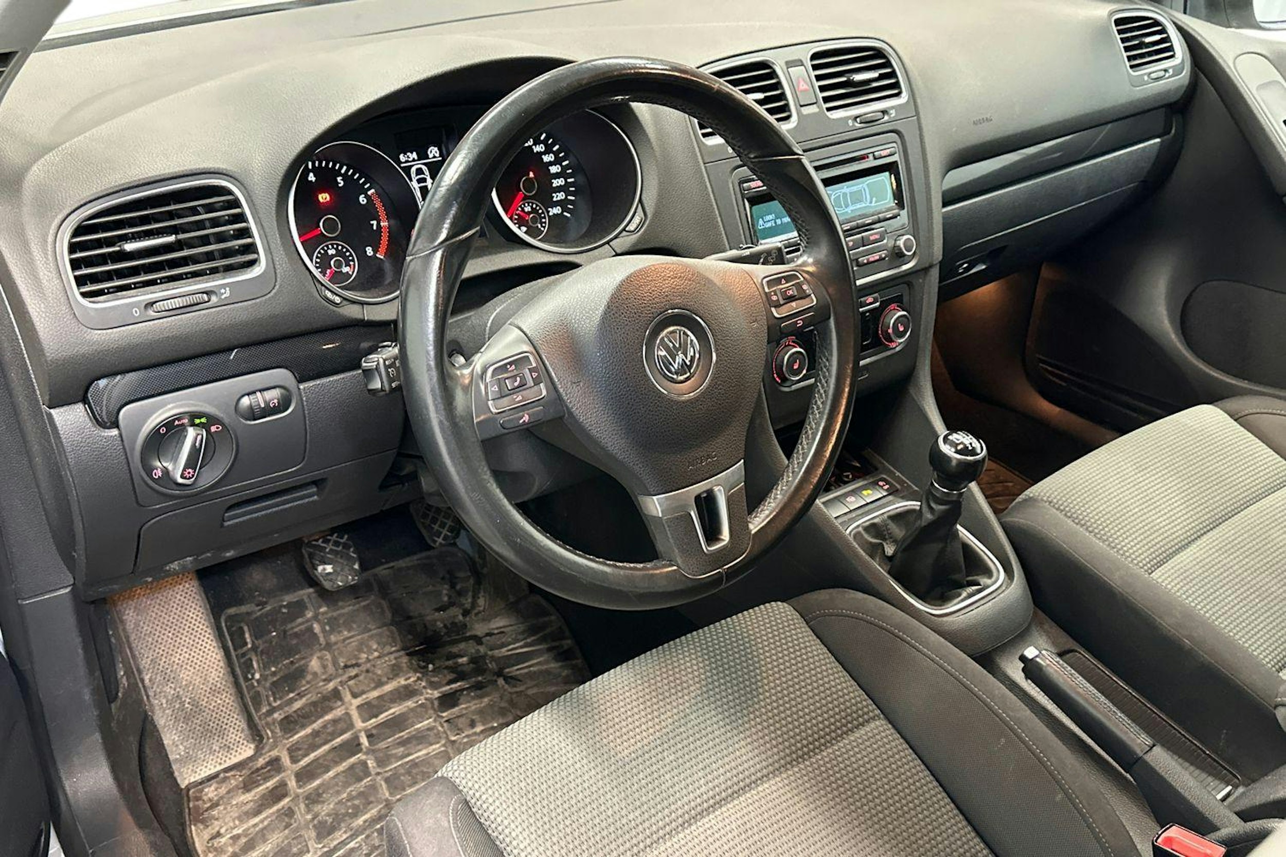 valkoinen Volkswagen Golf 2012 kuva 3.