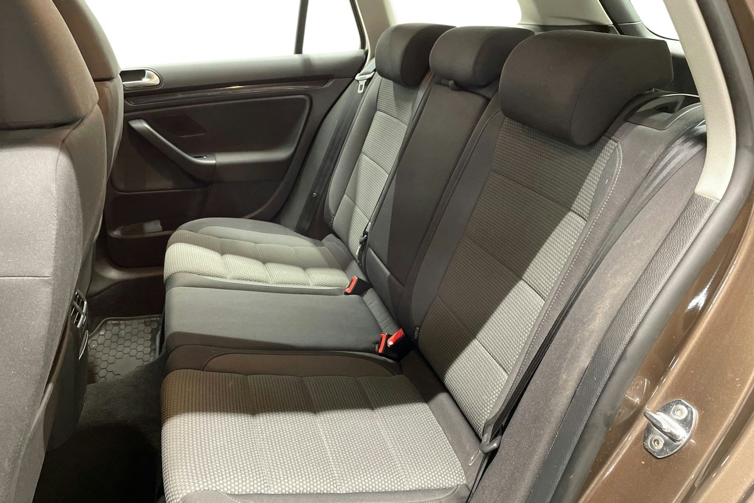 ruskea (beige) Volkswagen Golf 2012 kuva 10.