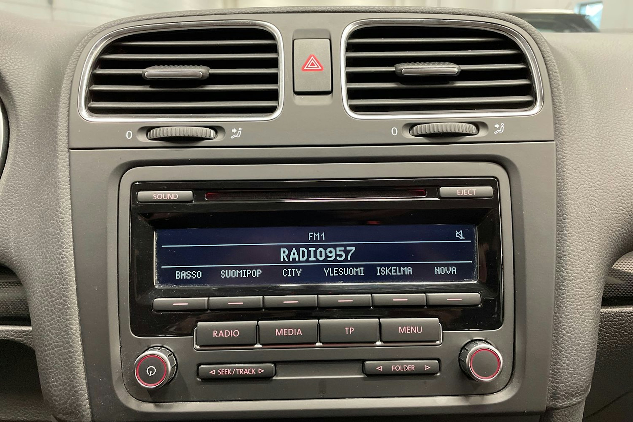 ruskea (beige) Volkswagen Golf 2012 kuva 17.