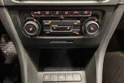 ruskea (beige) Volkswagen Golf 2012 kuva 18.