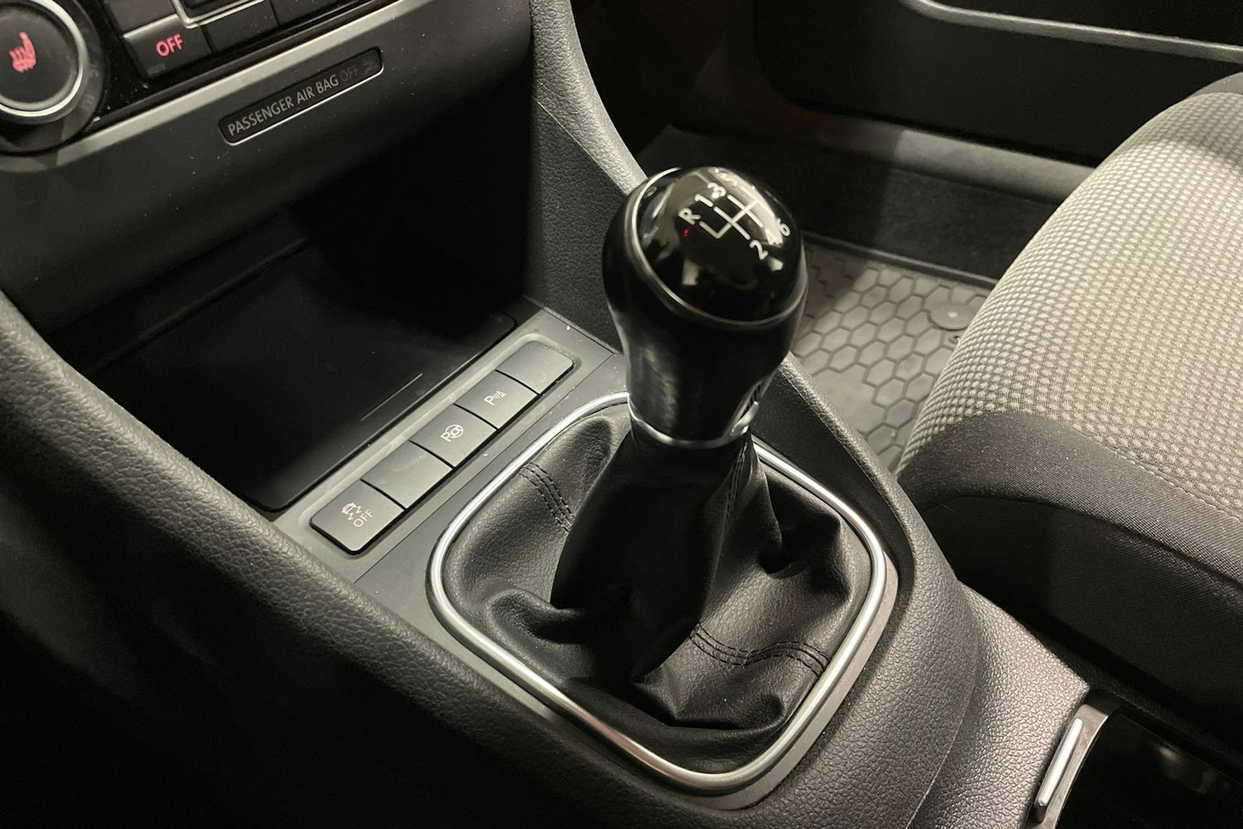 ruskea (beige) Volkswagen Golf 2012 kuva 19.