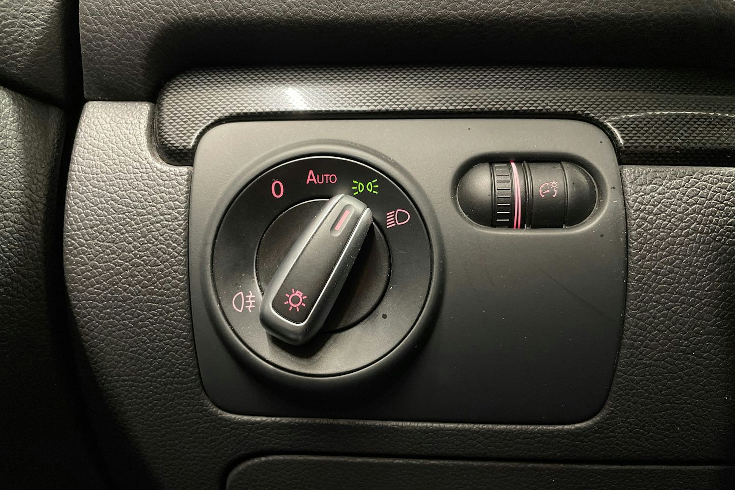 ruskea (beige) Volkswagen Golf 2012 kuva 21.