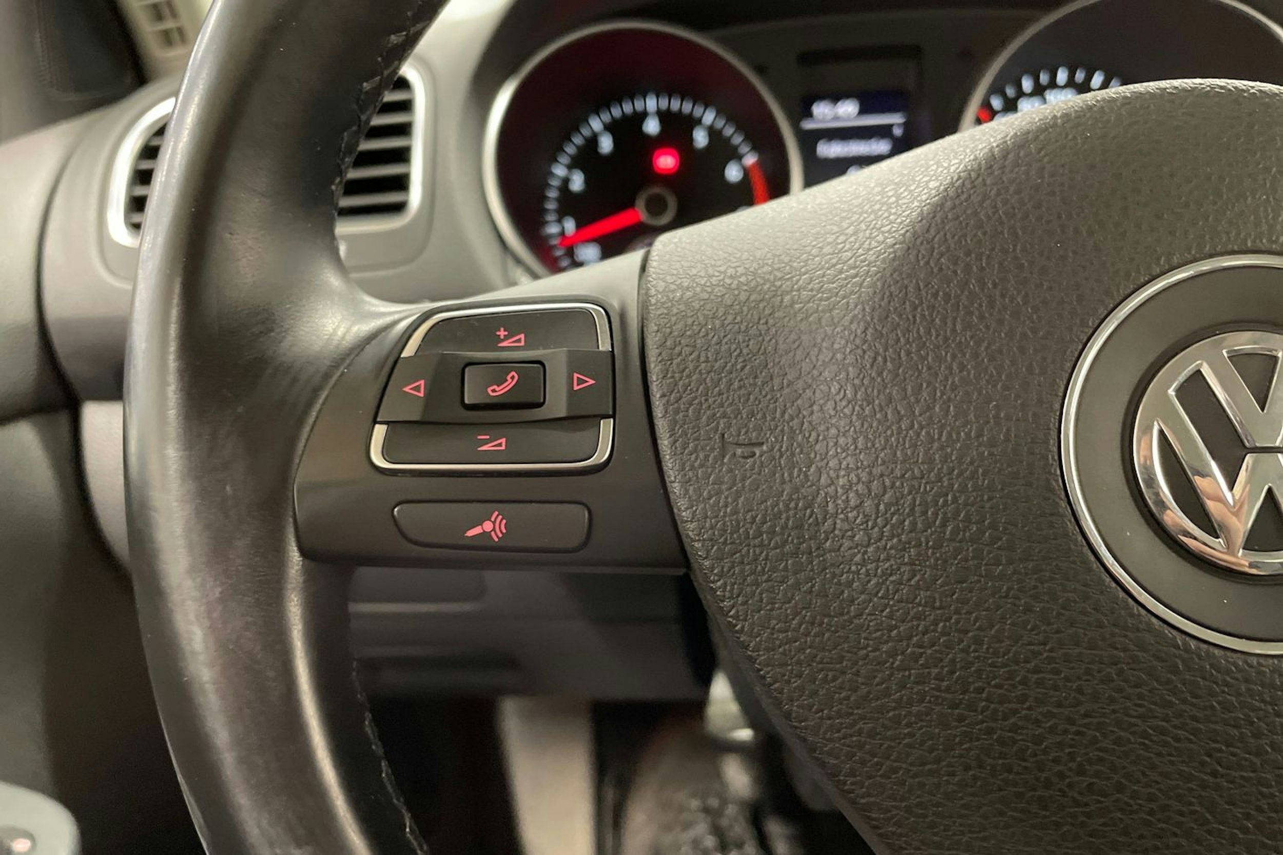 ruskea (beige) Volkswagen Golf 2012 kuva 23.