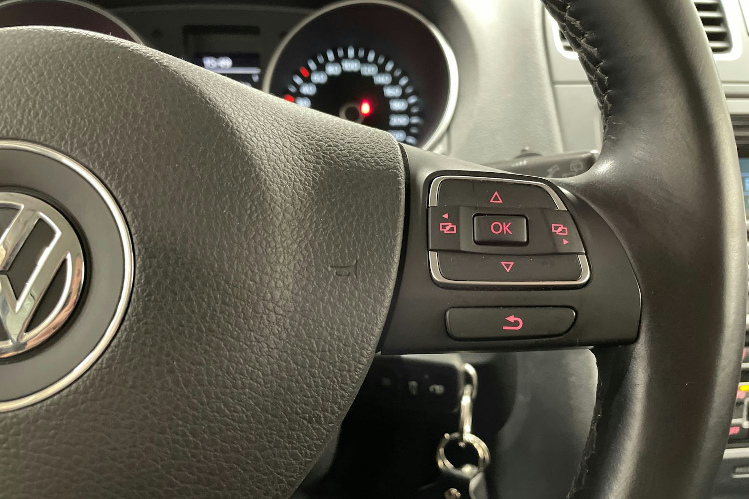 ruskea (beige) Volkswagen Golf 2012 kuva 24.