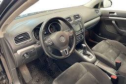 Musta Volkswagen Golf 2012 kuva 7.