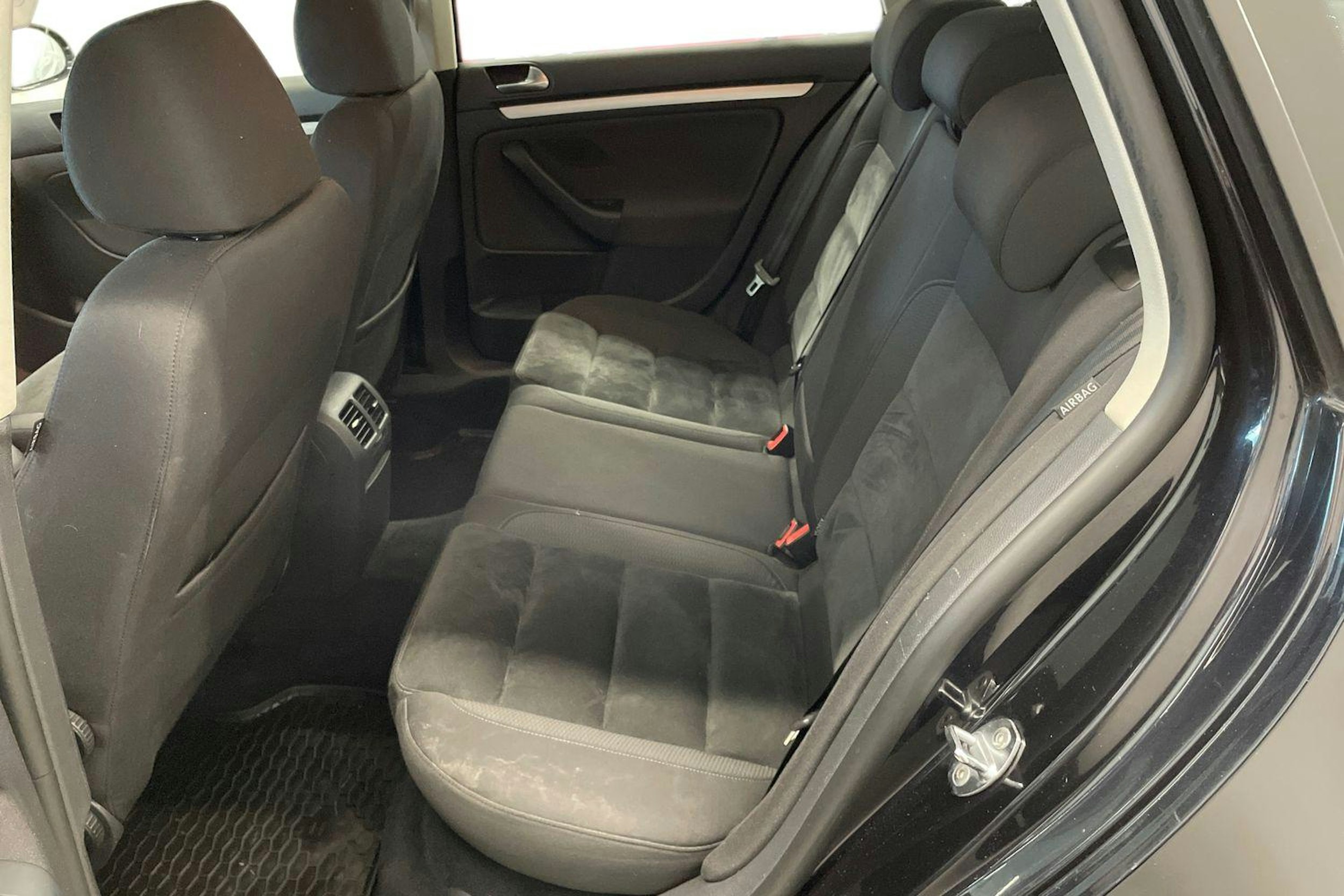 Musta Volkswagen Golf 2012 kuva 10.