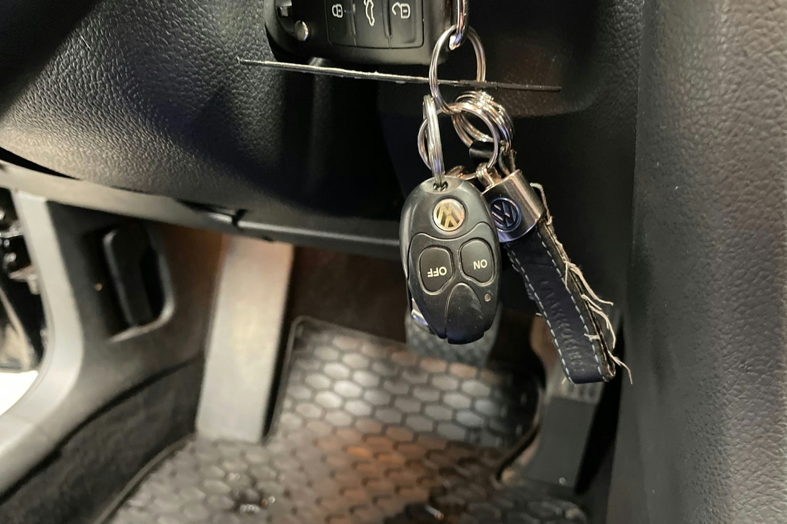 Musta Volkswagen Golf 2012 kuva 15.