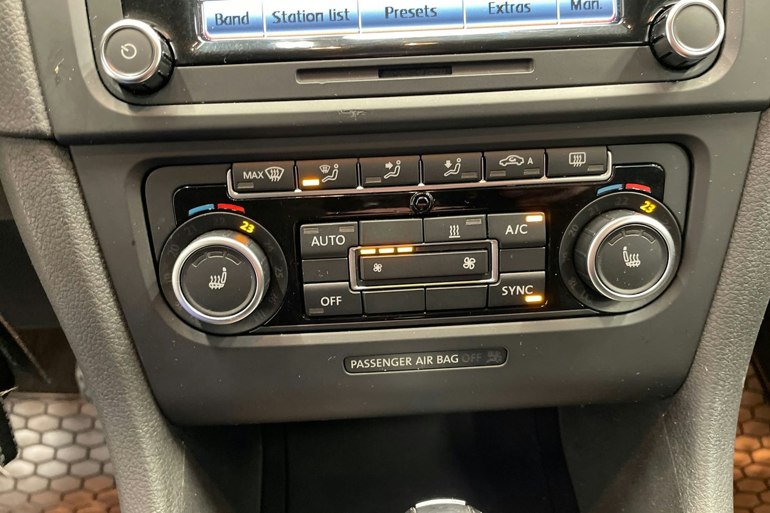 Musta Volkswagen Golf 2012 kuva 17.