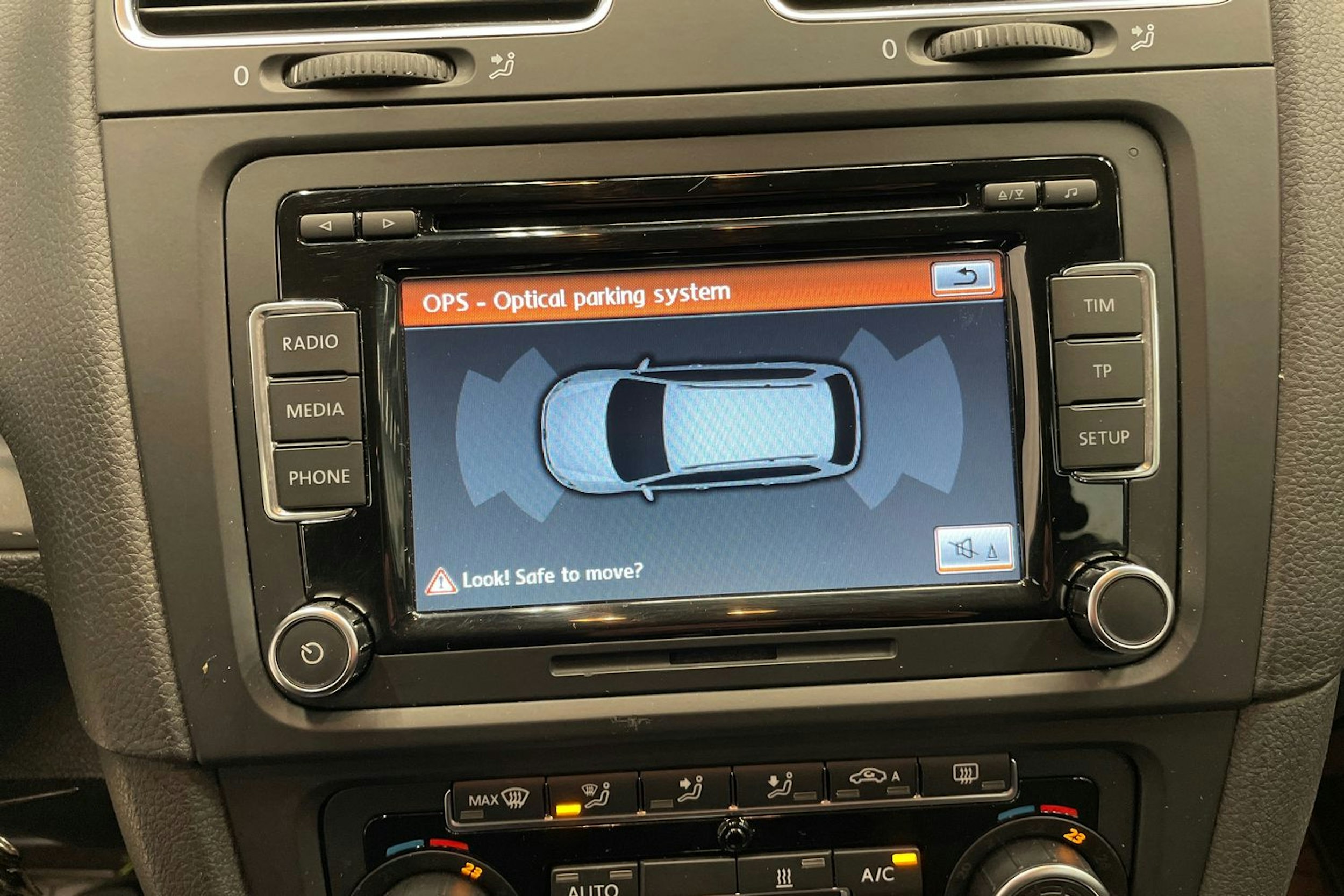 Musta Volkswagen Golf 2012 kuva 18.