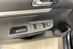 Musta Volkswagen Golf 2012 kuva 19.