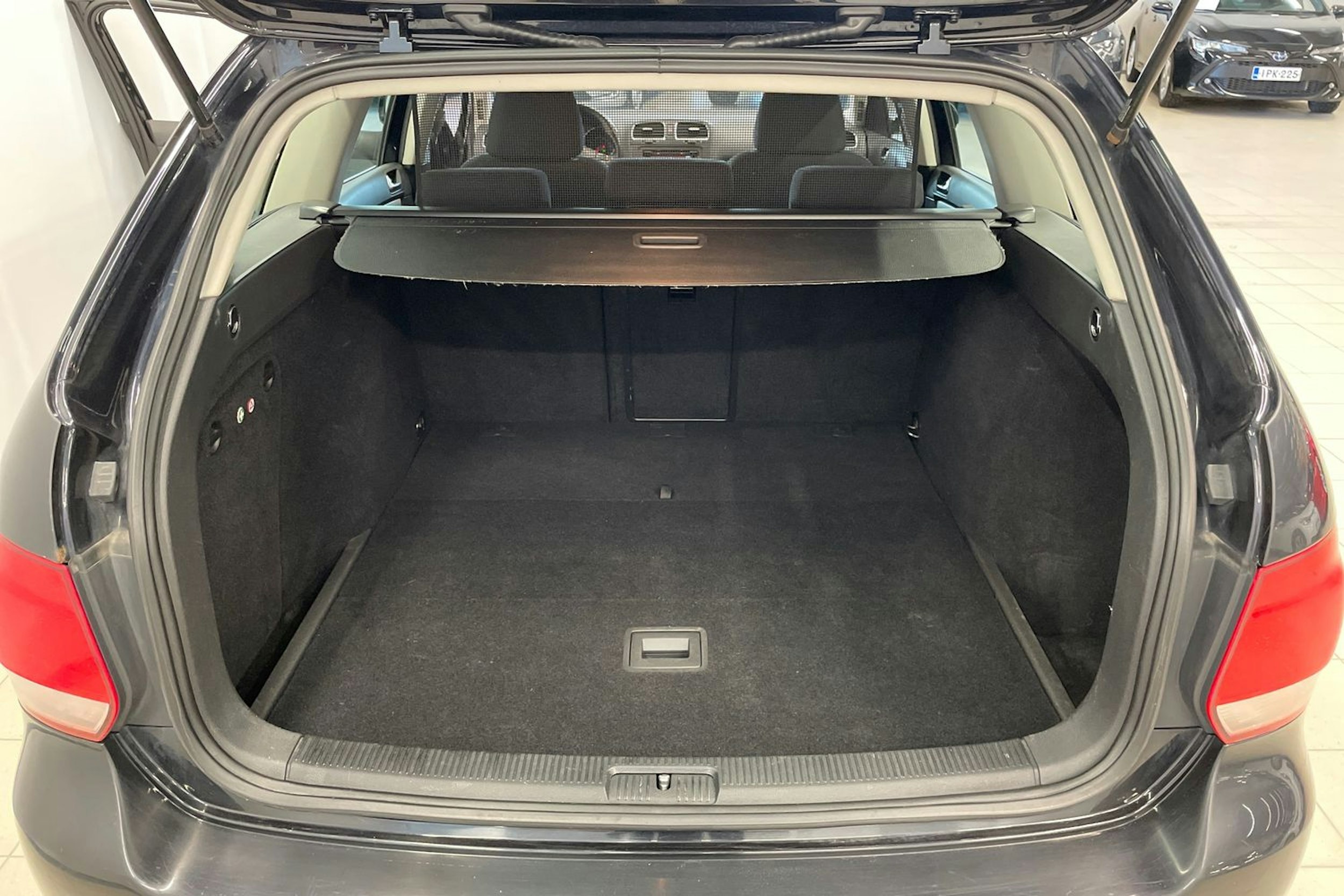 Musta Volkswagen Golf 2012 kuva 20.