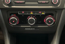 musta Volkswagen Golf 2012 kuva 17.