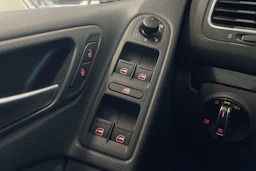 musta Volkswagen Golf 2012 kuva 19.