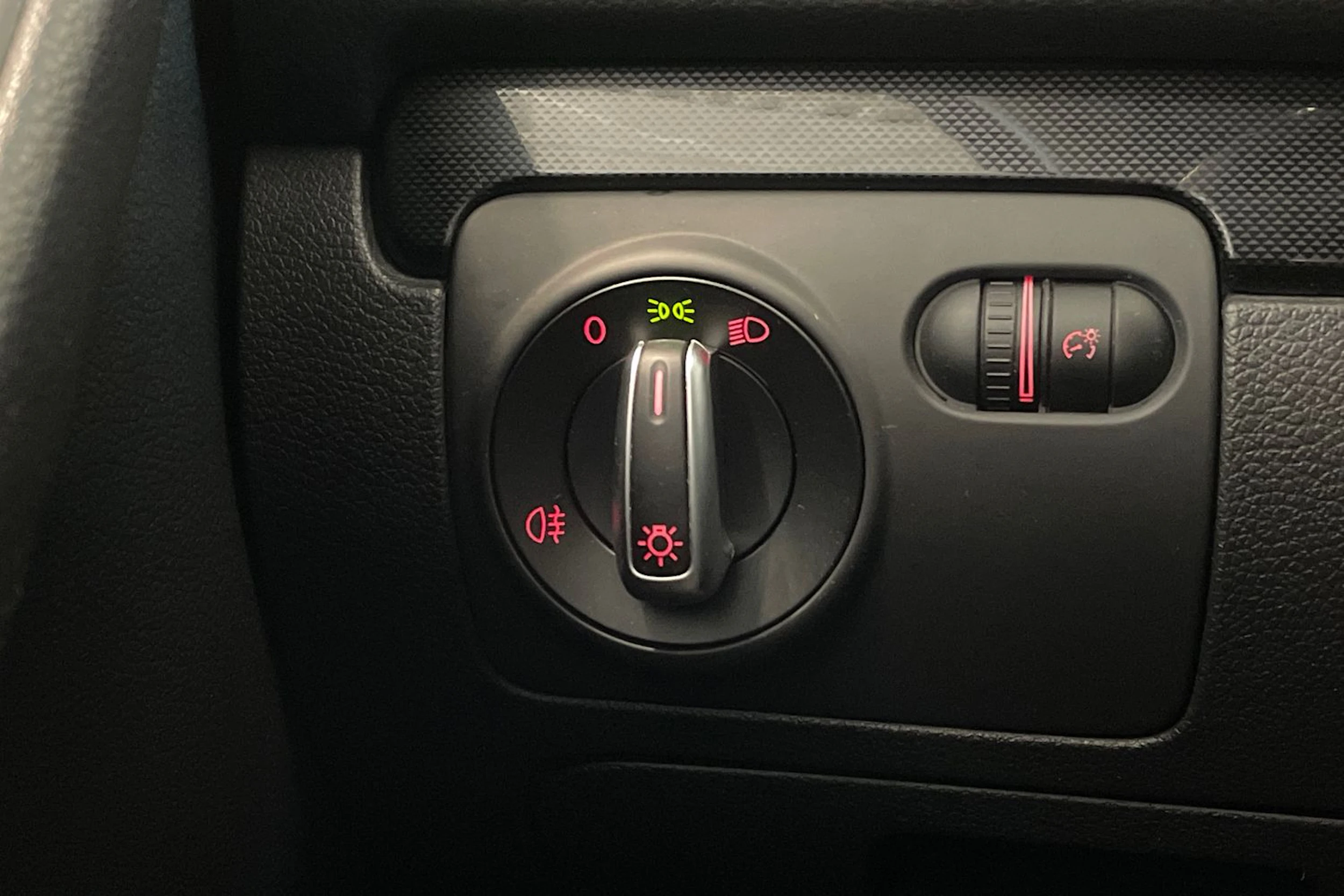 musta Volkswagen Golf 2012 kuva 20.