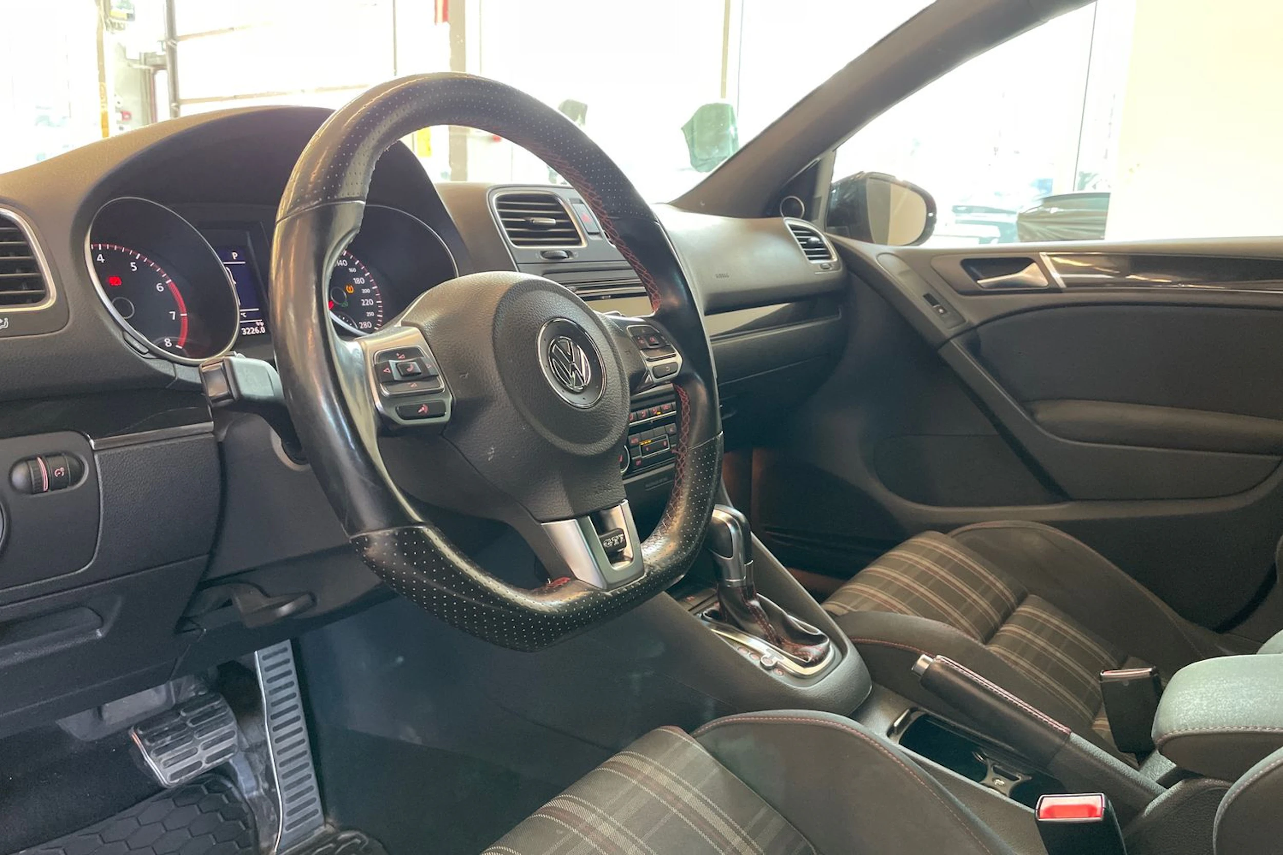 punainen Volkswagen Golf 2012 kuva 17.