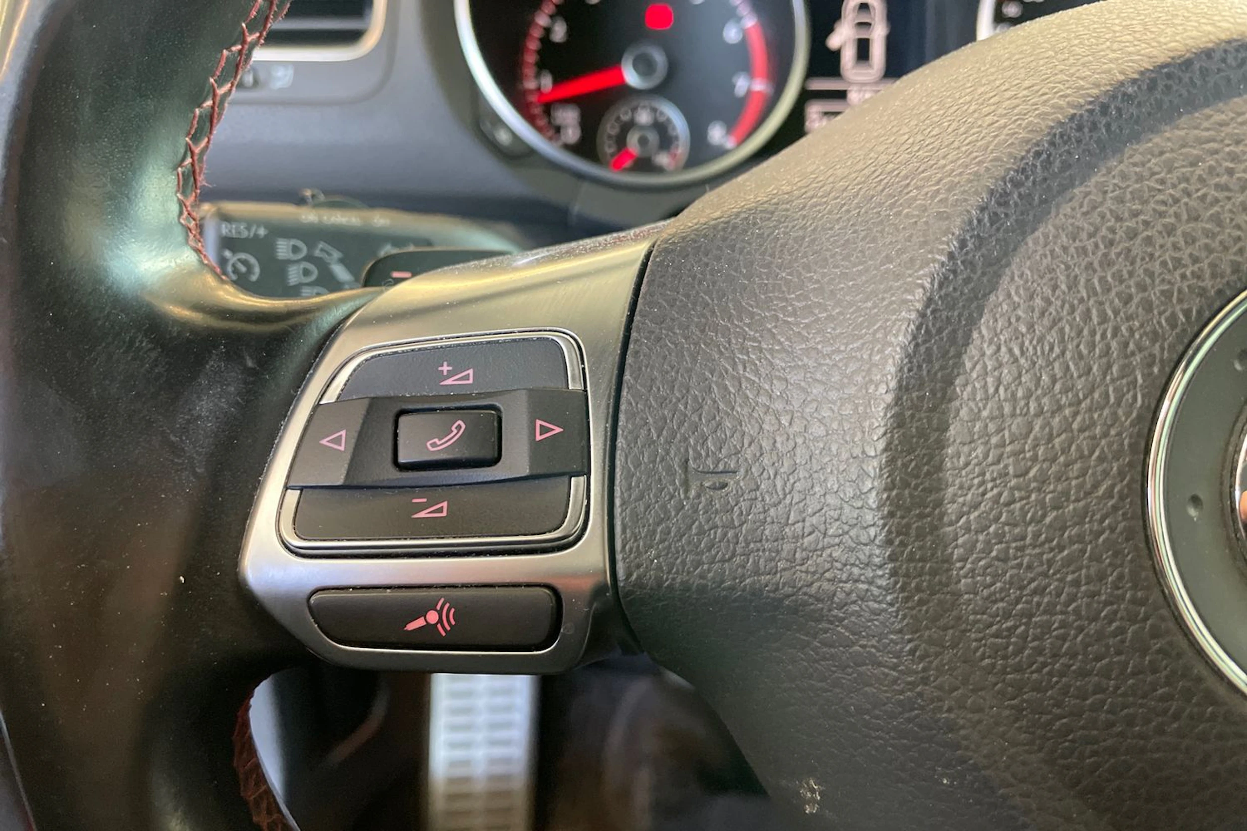 punainen Volkswagen Golf 2012 kuva 18.