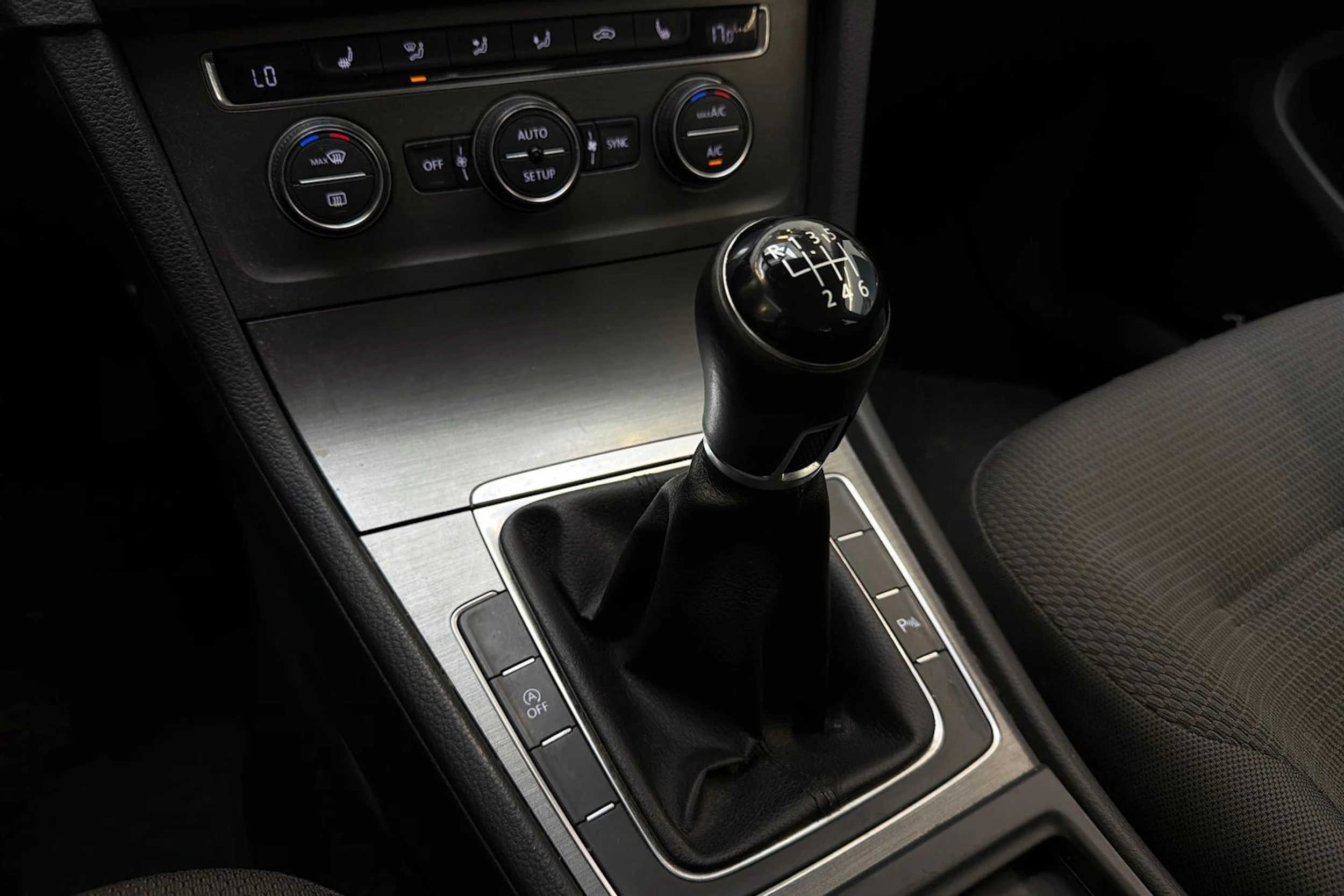 Harmaa Volkswagen Golf 2013 kuva 18.