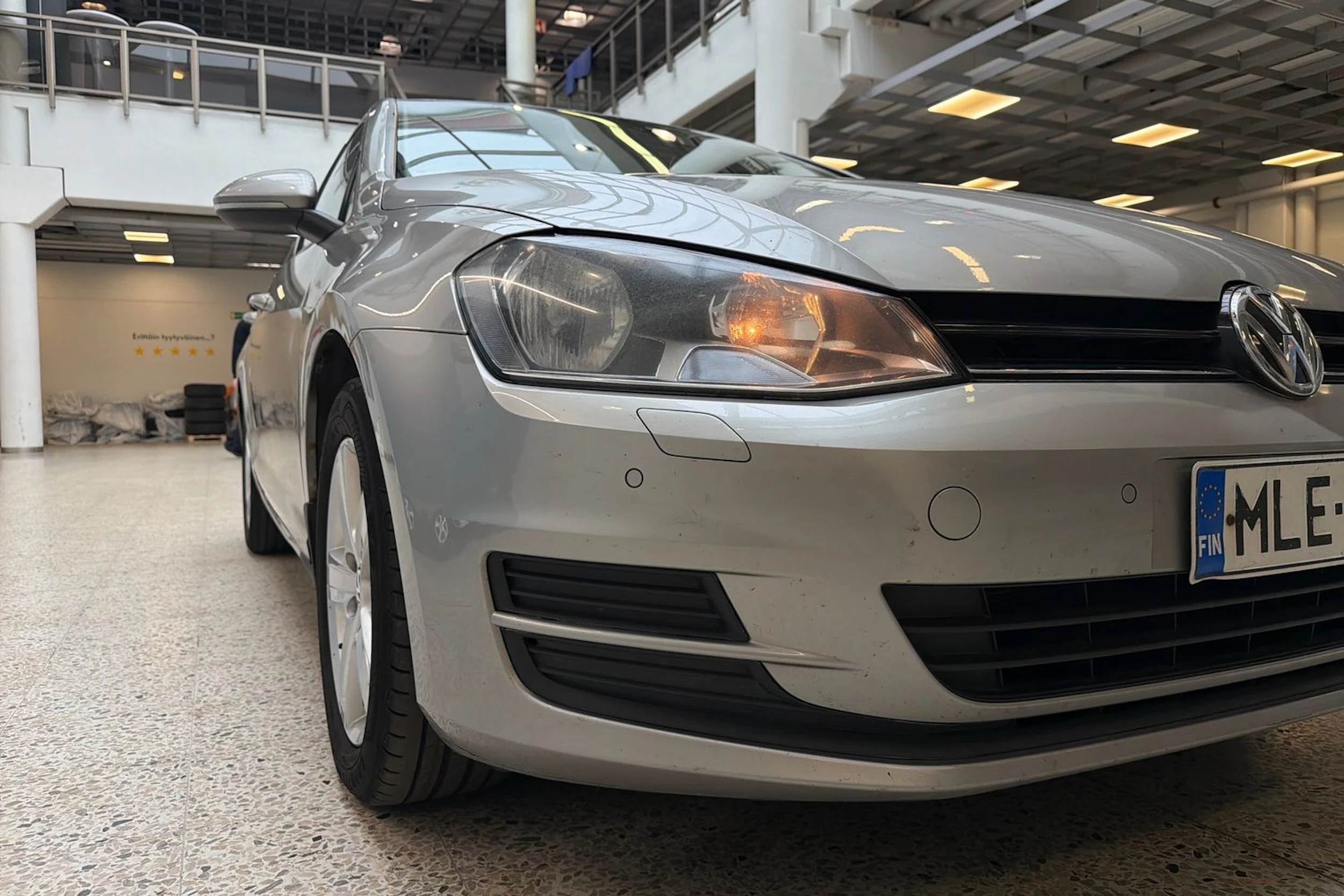 Harmaa Volkswagen Golf 2013 kuva 22.
