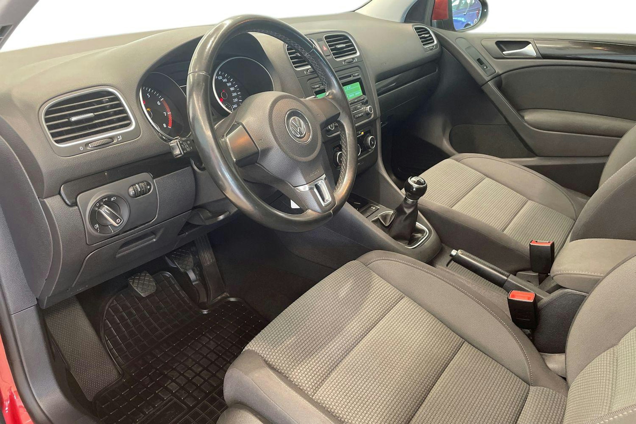 Punainen Volkswagen GOLF 2012 kuva 7.