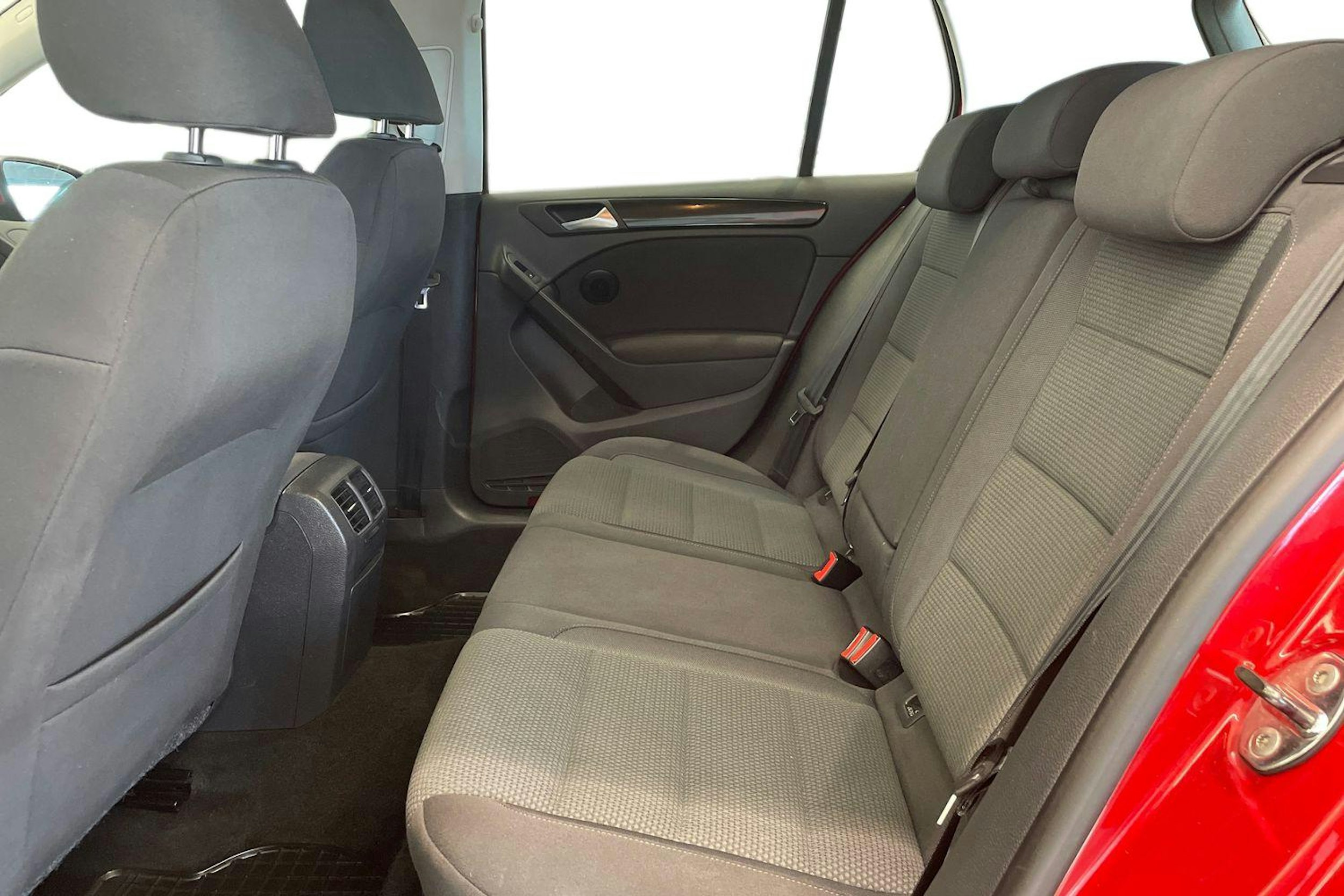 Punainen Volkswagen GOLF 2012 kuva 10.