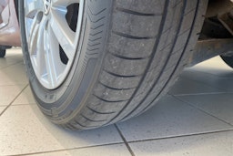 Punainen Volkswagen GOLF 2012 kuva 13.