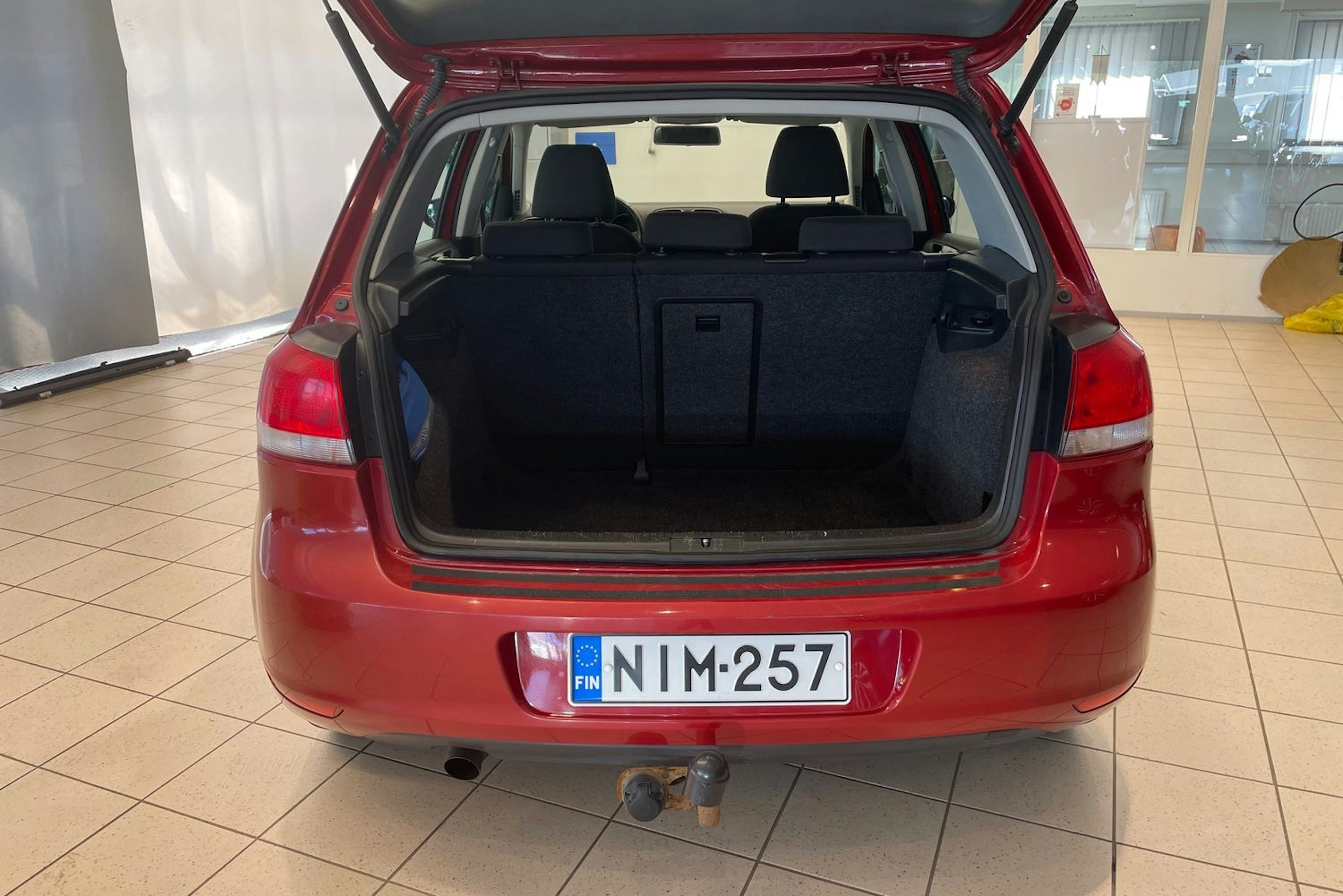 Punainen Volkswagen GOLF 2012 kuva 16.