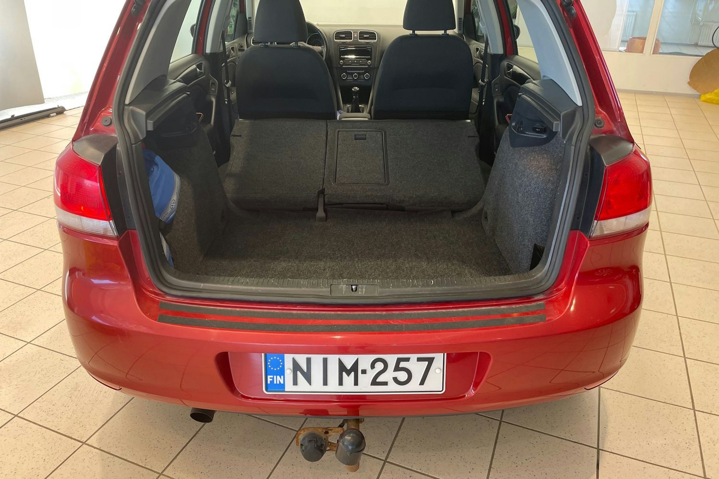 Punainen Volkswagen GOLF 2012 kuva 17.