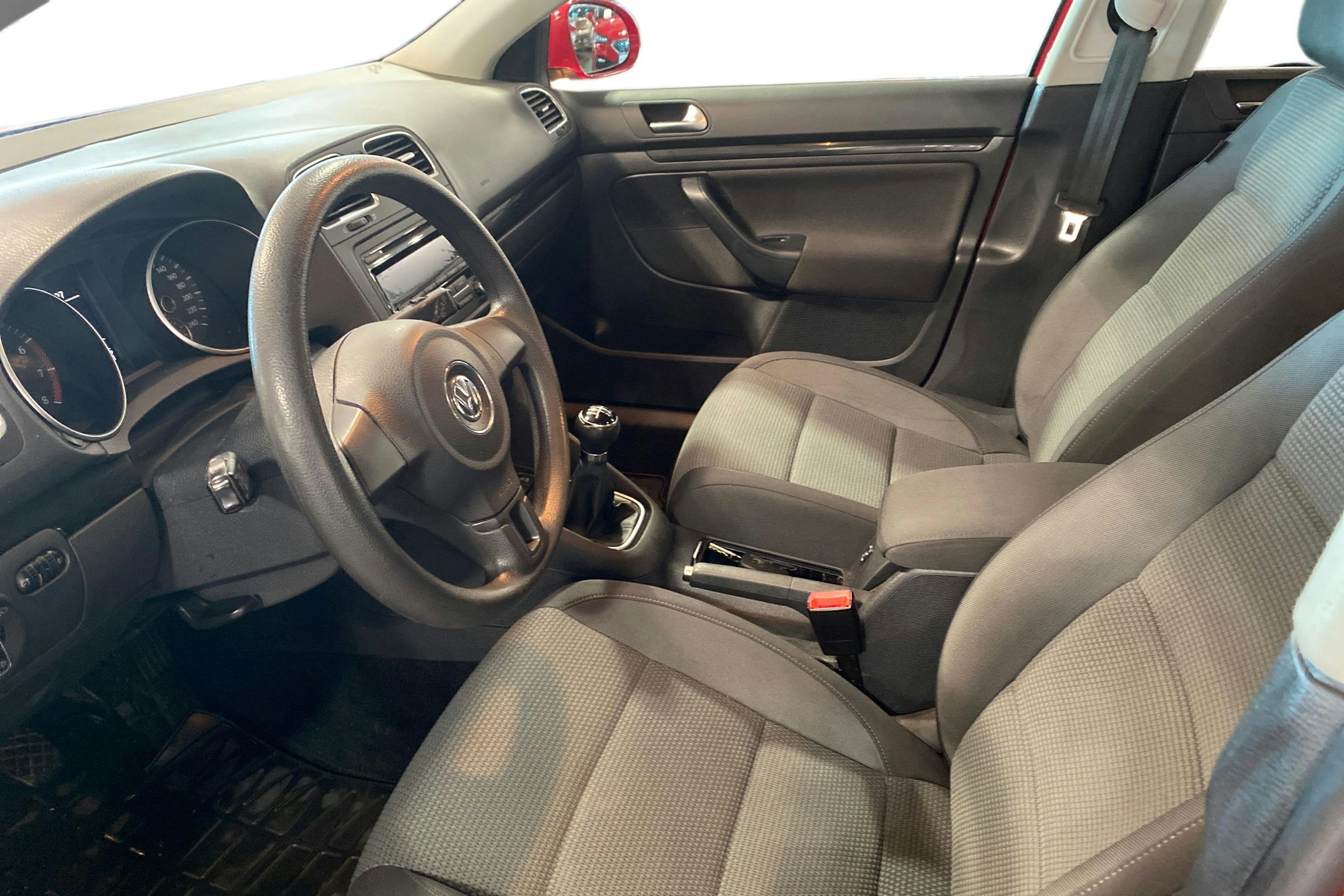 Punainen Volkswagen GOLF 2012 kuva 7.