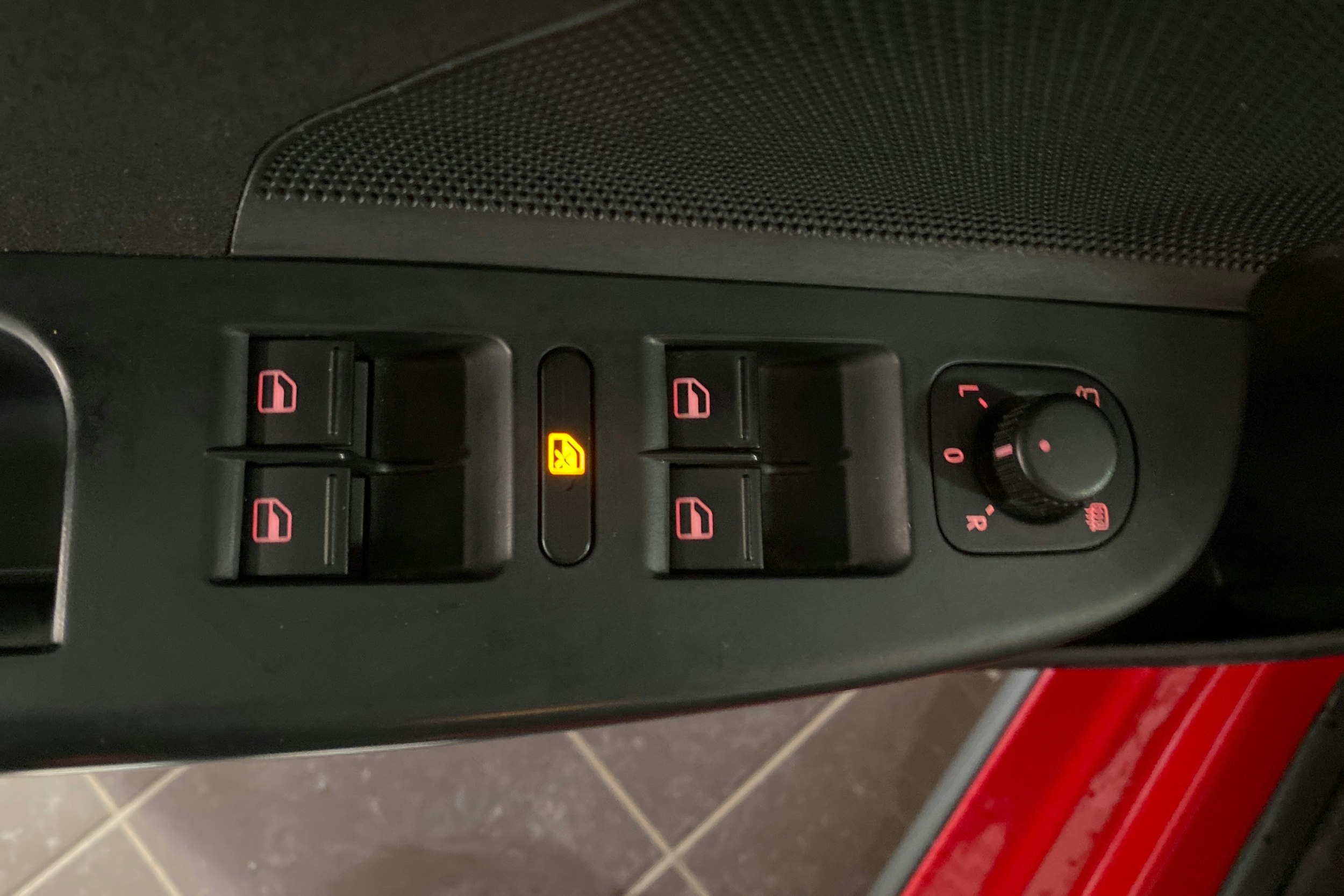 Punainen Volkswagen GOLF 2012 kuva 16.