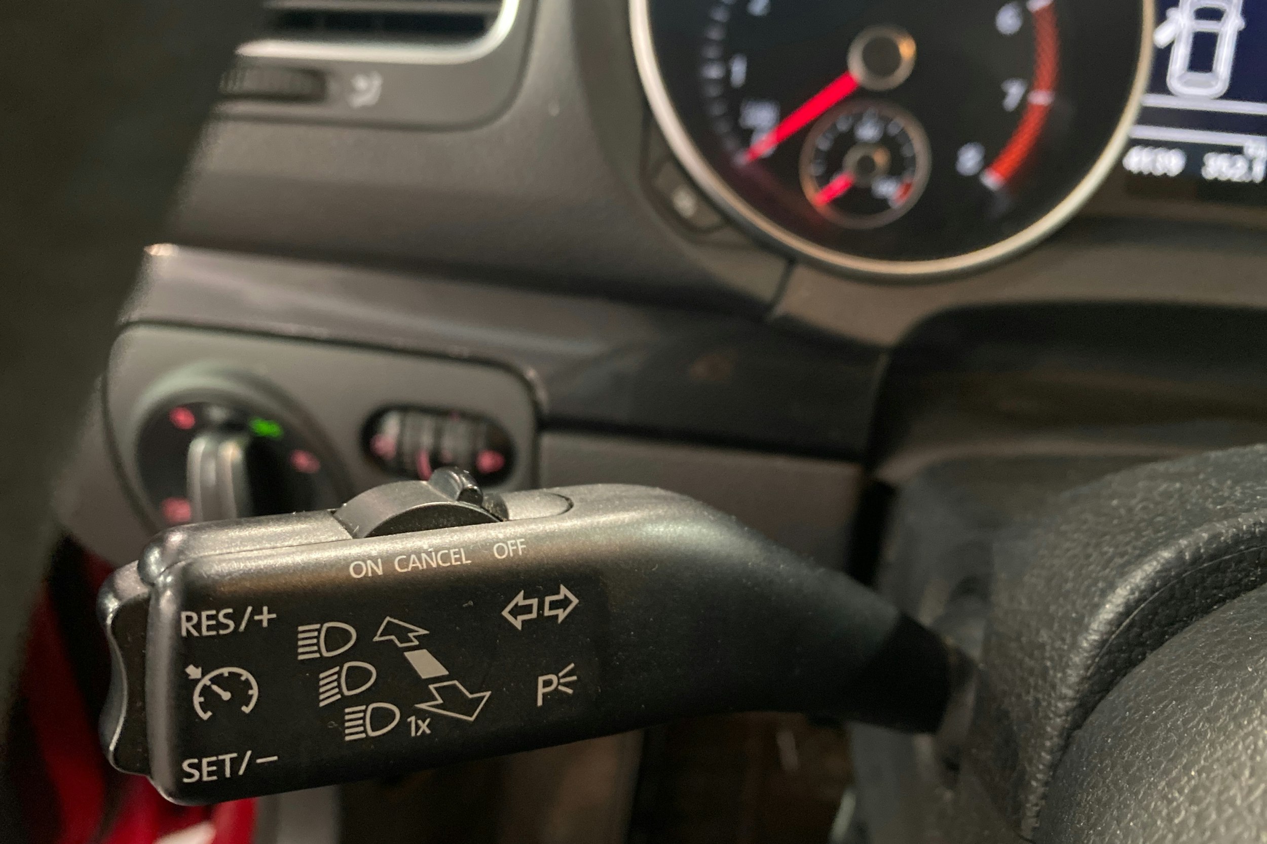 Punainen Volkswagen GOLF 2012 kuva 17.