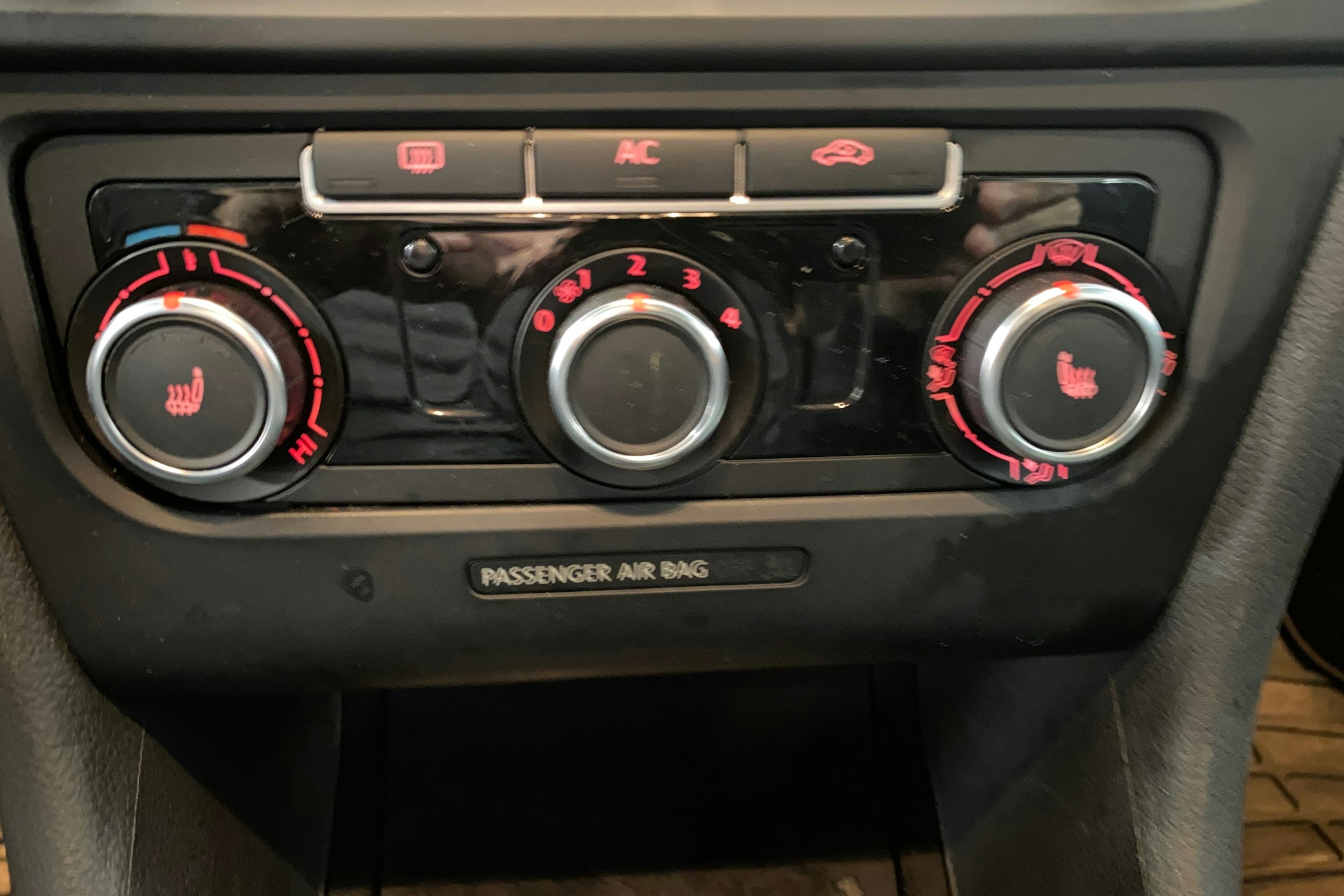 Punainen Volkswagen GOLF 2012 kuva 19.