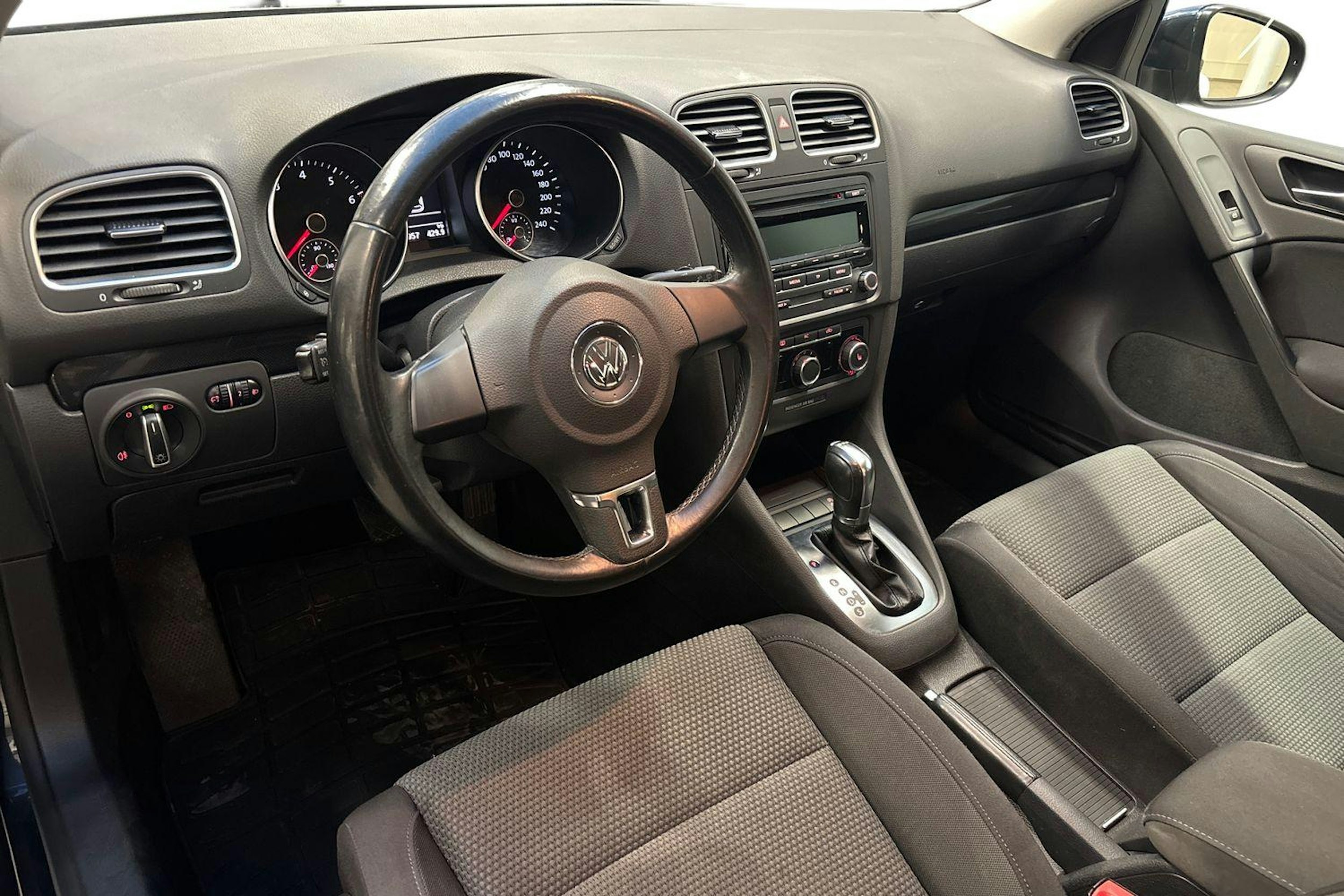 sininen Volkswagen Golf 2012 kuva 6.