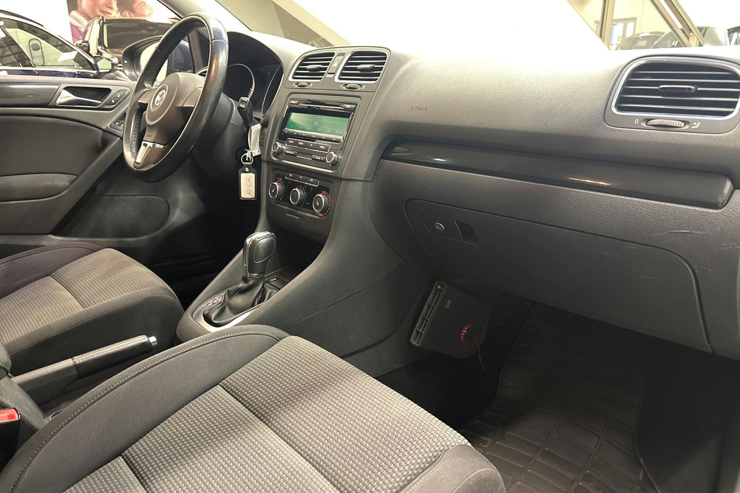 sininen Volkswagen Golf 2012 kuva 18.