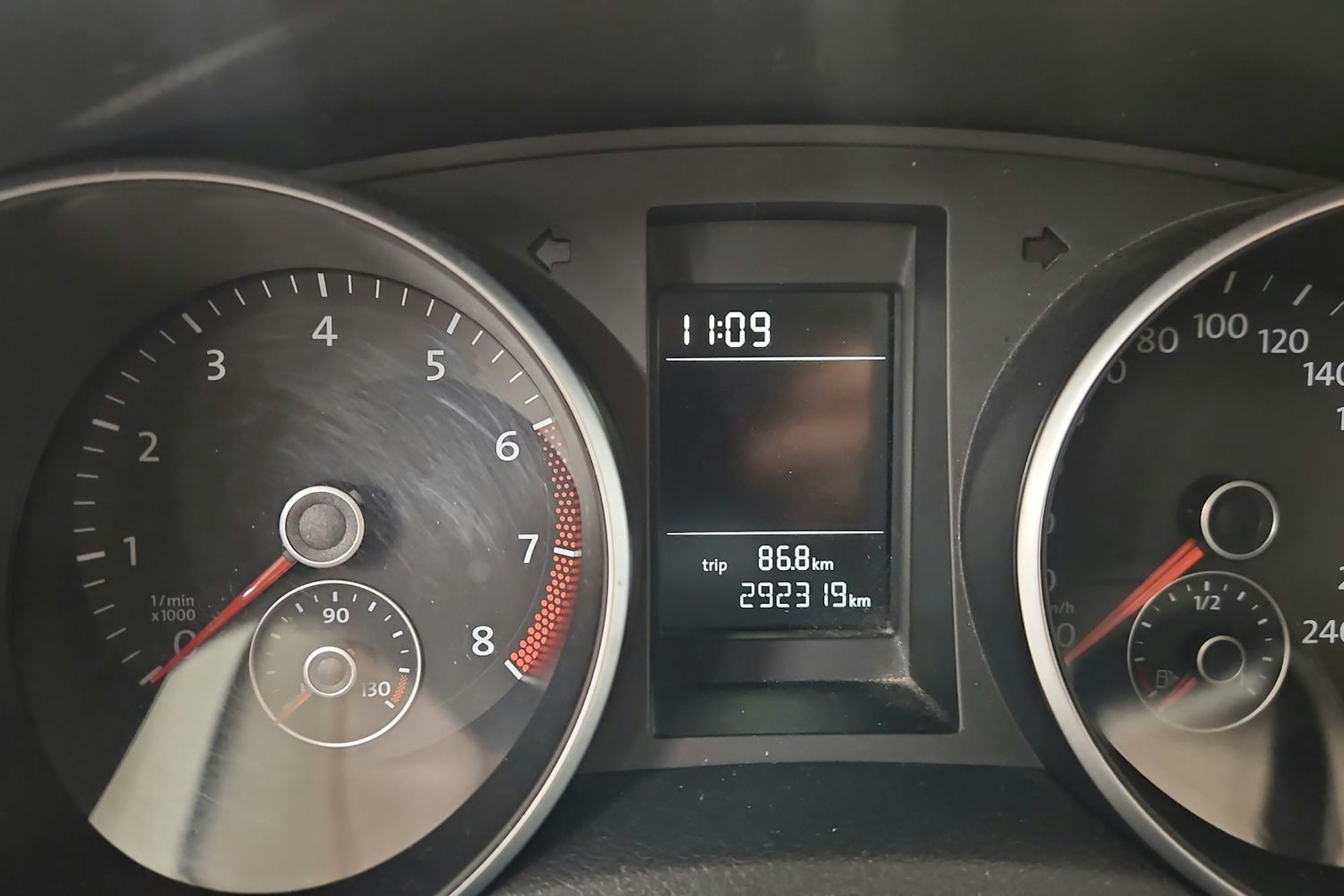 Punainen Volkswagen GOLF 2012 kuva 11.