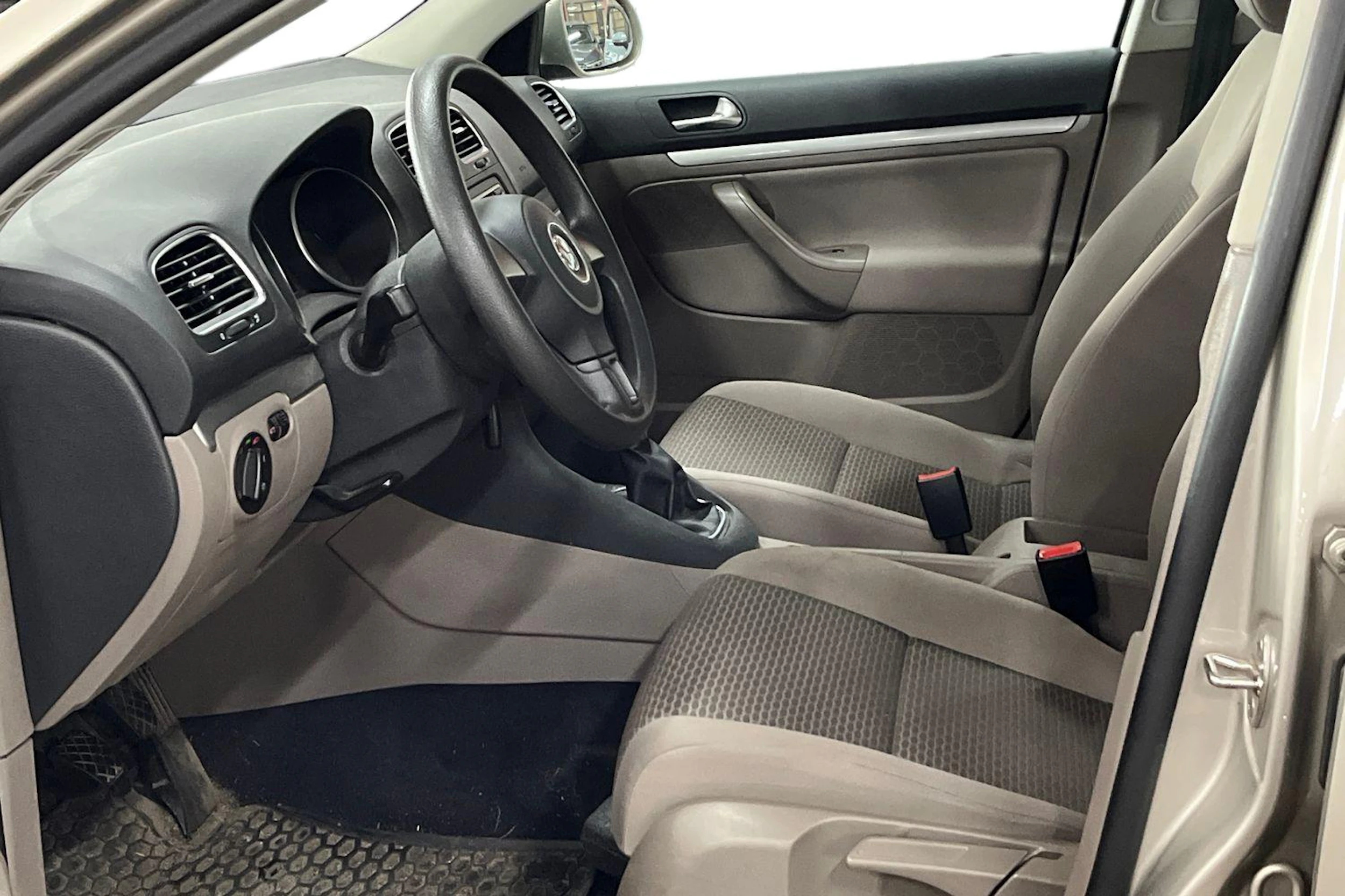 beige Volkswagen GOLF 2012 kuva 3.