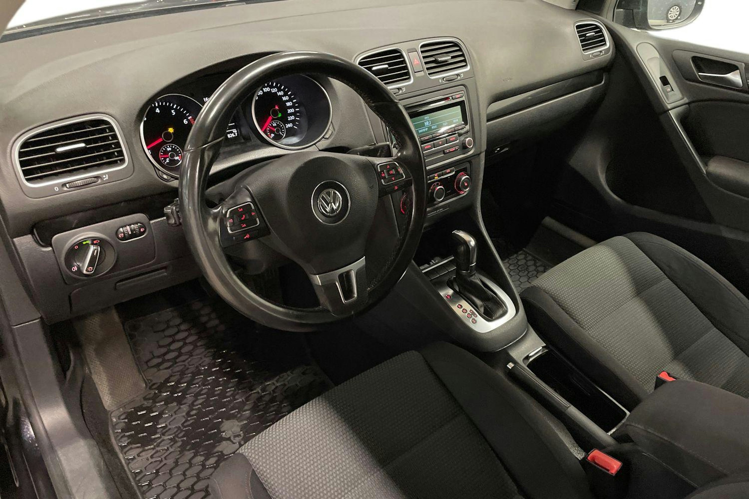 musta Volkswagen Golf 2012 kuva 6.