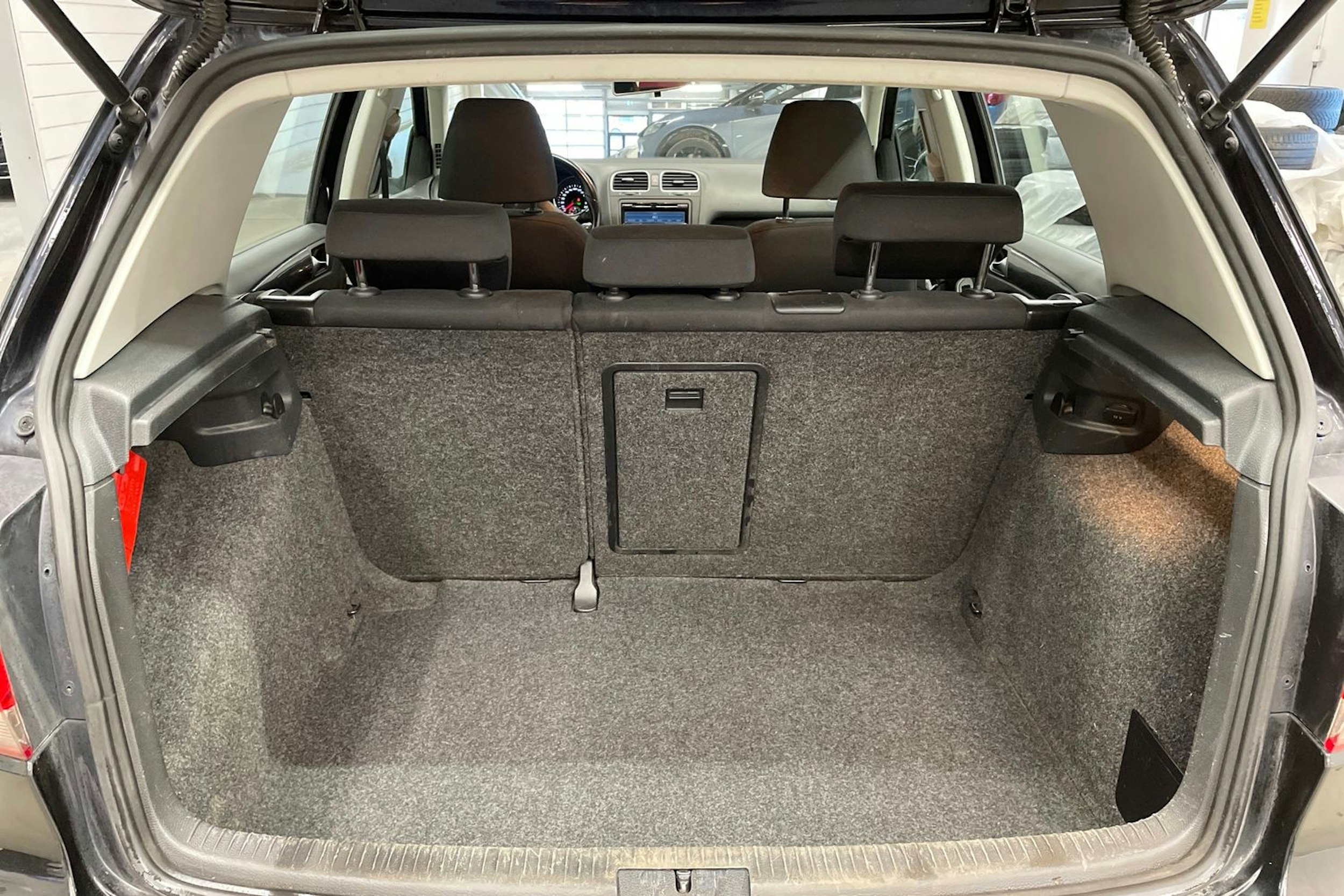 musta Volkswagen Golf 2012 kuva 12.