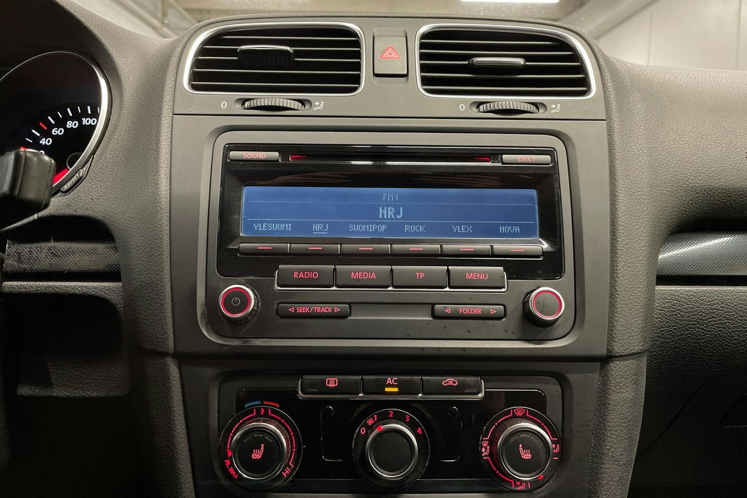 musta Volkswagen Golf 2012 kuva 14.