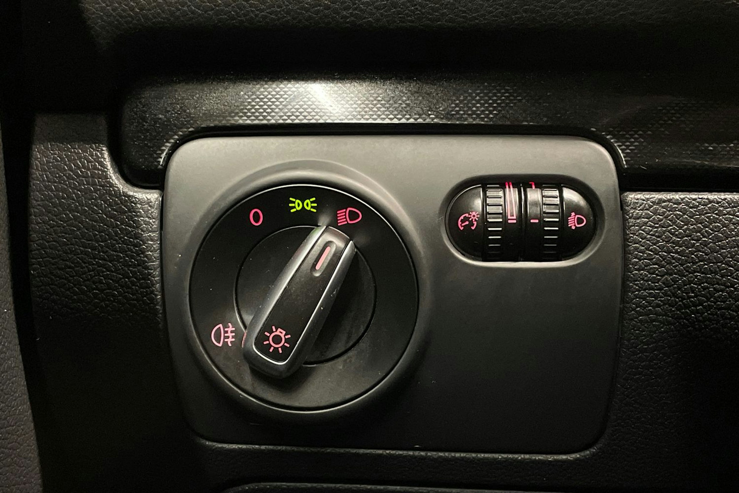 musta Volkswagen Golf 2012 kuva 16.