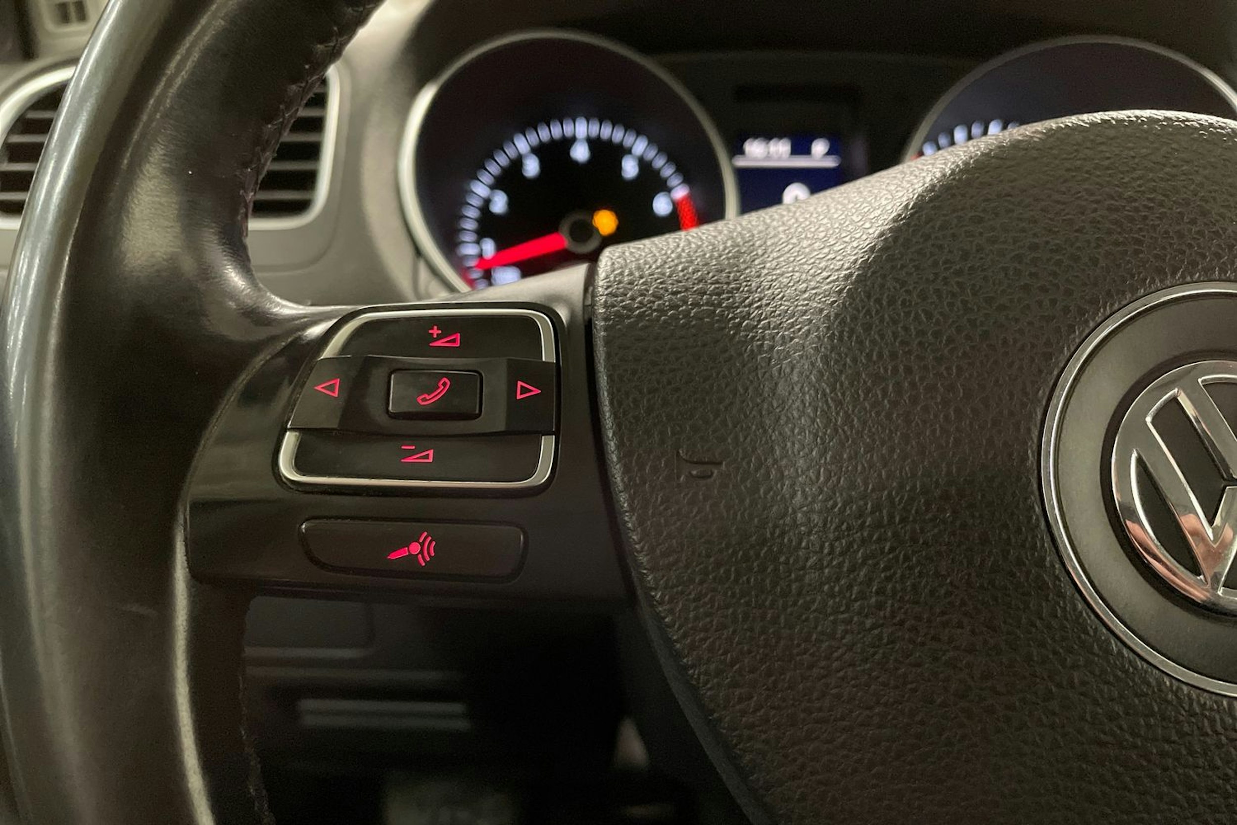 musta Volkswagen Golf 2012 kuva 17.