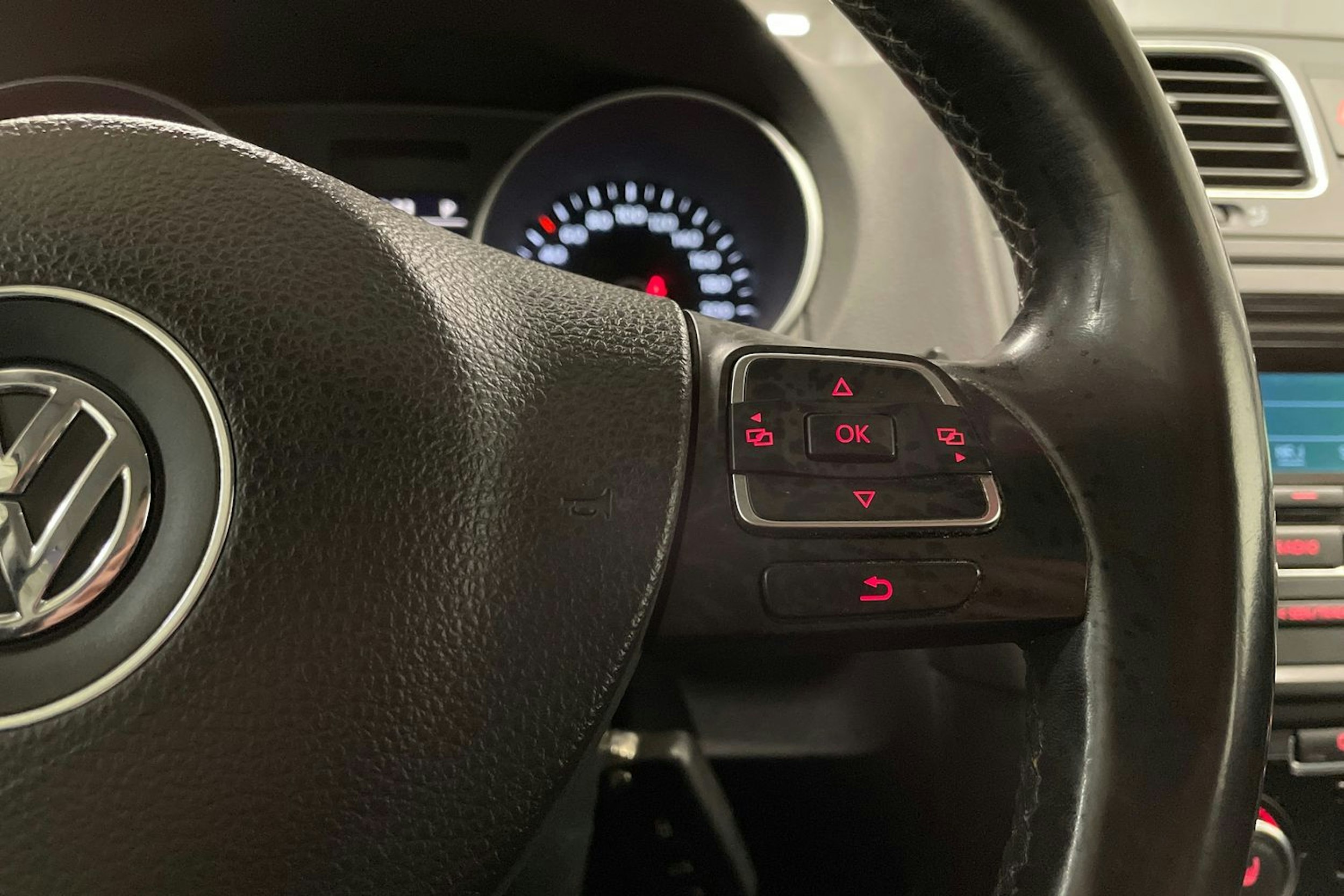 musta Volkswagen Golf 2012 kuva 18.