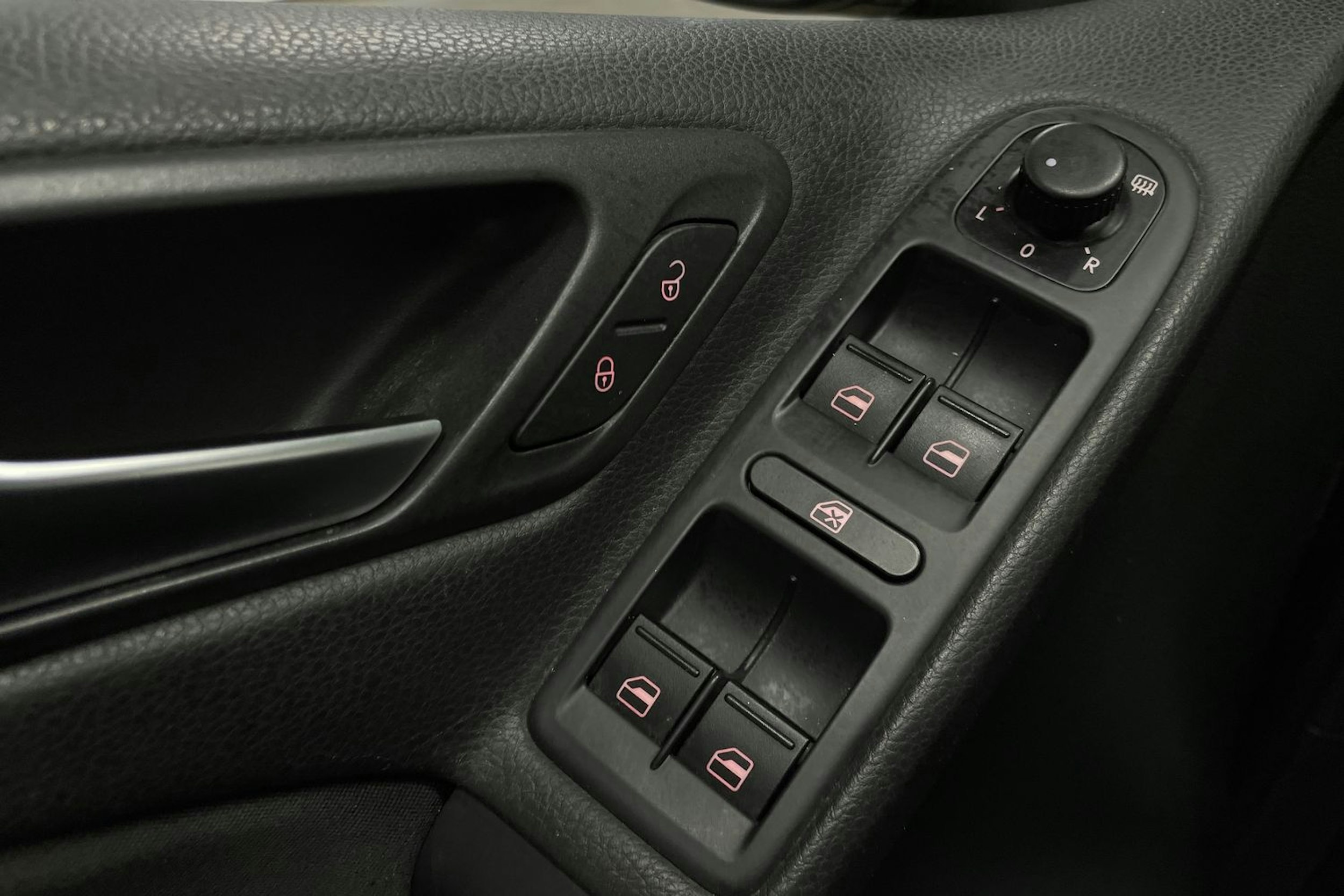 musta Volkswagen Golf 2012 kuva 19.