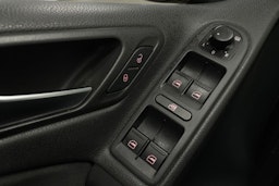 musta Volkswagen Golf 2012 kuva 19.