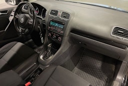 musta Volkswagen Golf 2012 kuva 22.