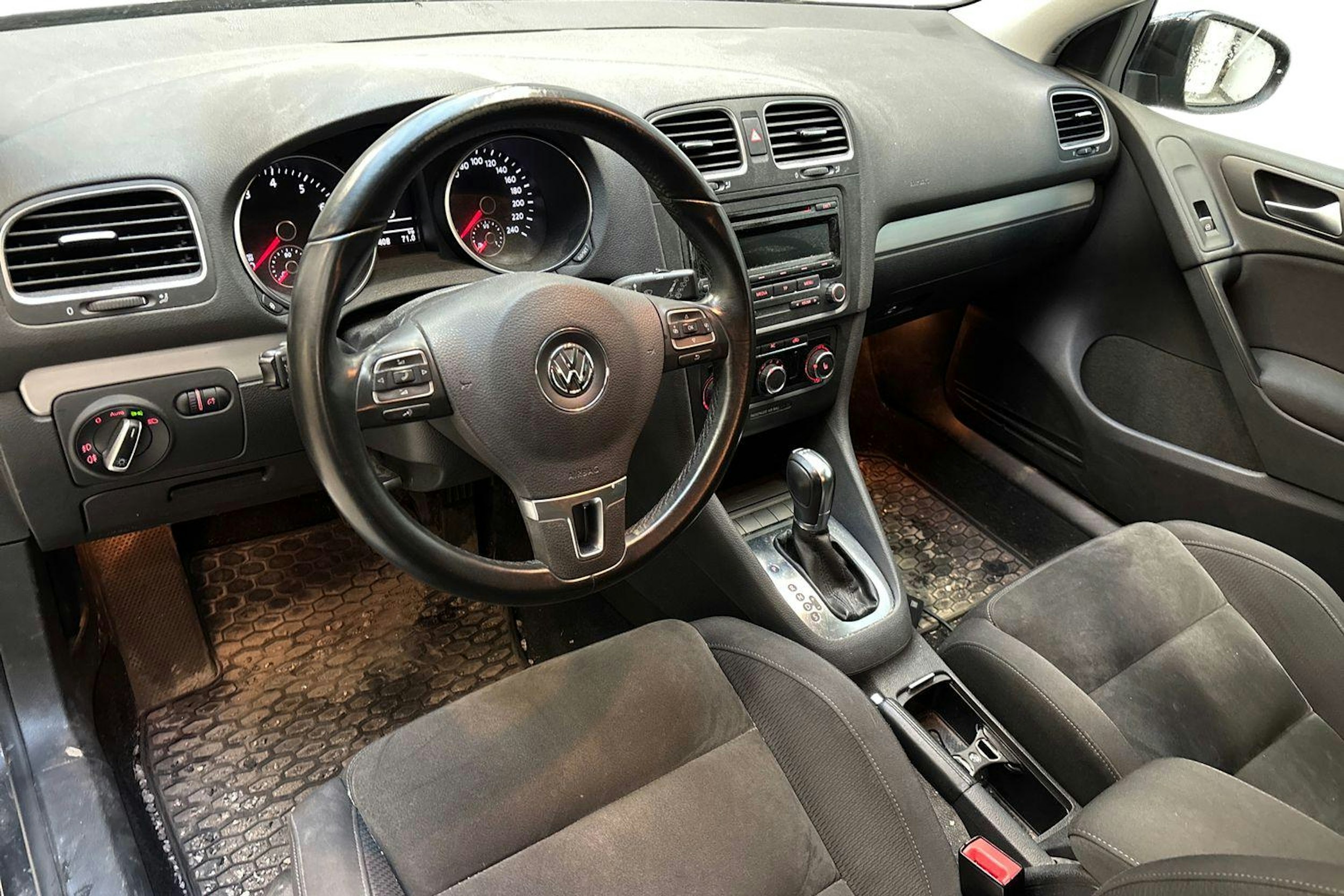 musta Volkswagen Golf 2012 kuva 7.